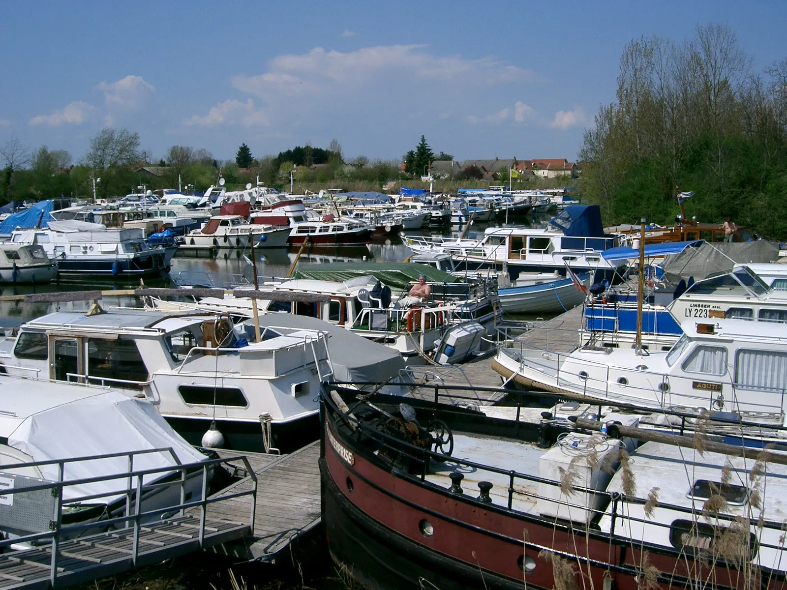 Photo showing: Saint-Usage (21) Le port de plaisance, à côté de Saint-Jean de Losne - Vallée de la Saône