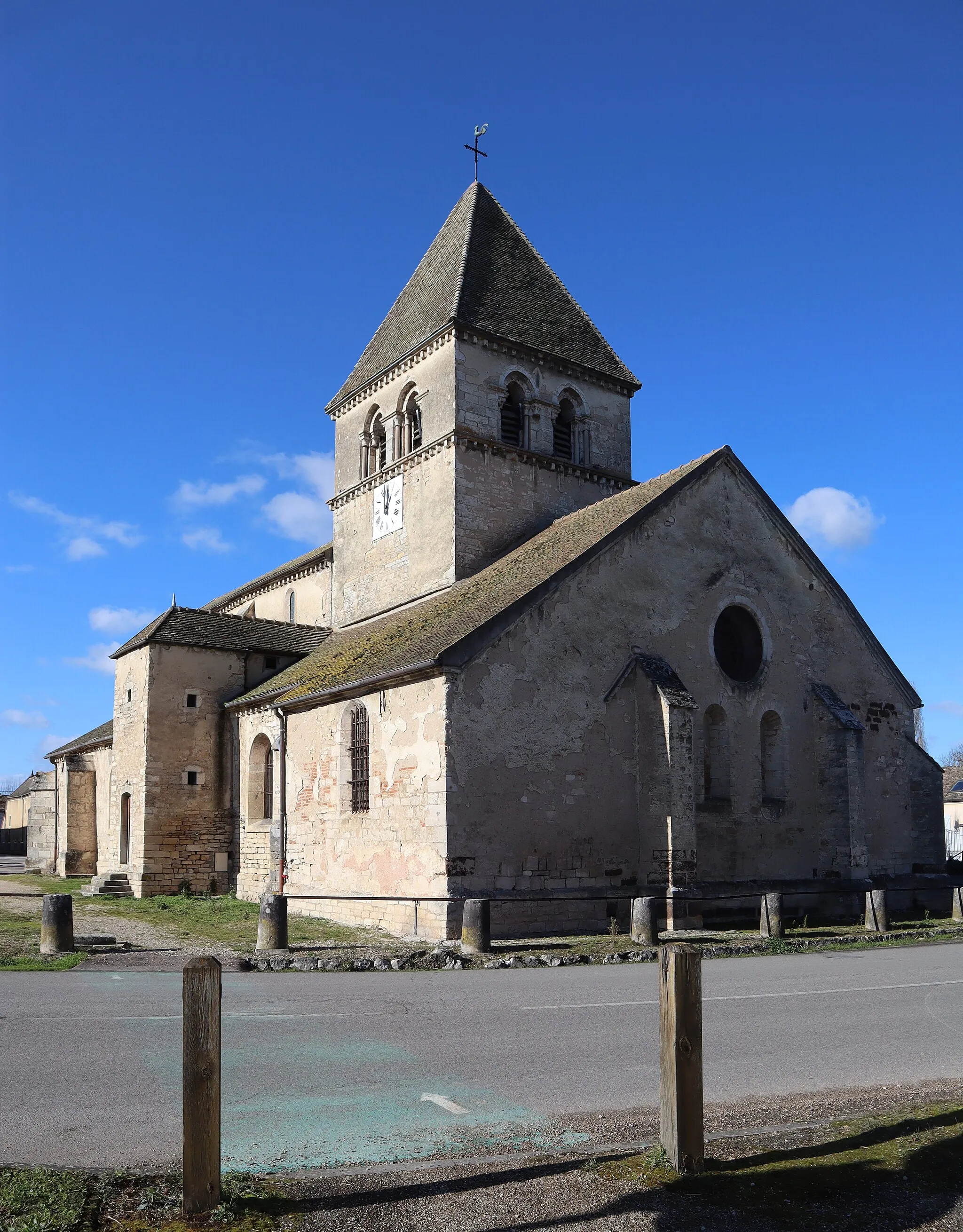 Photo showing: Extérieur de l'église Saint-Loup à Saint-Loup-de-la-Salle (71).