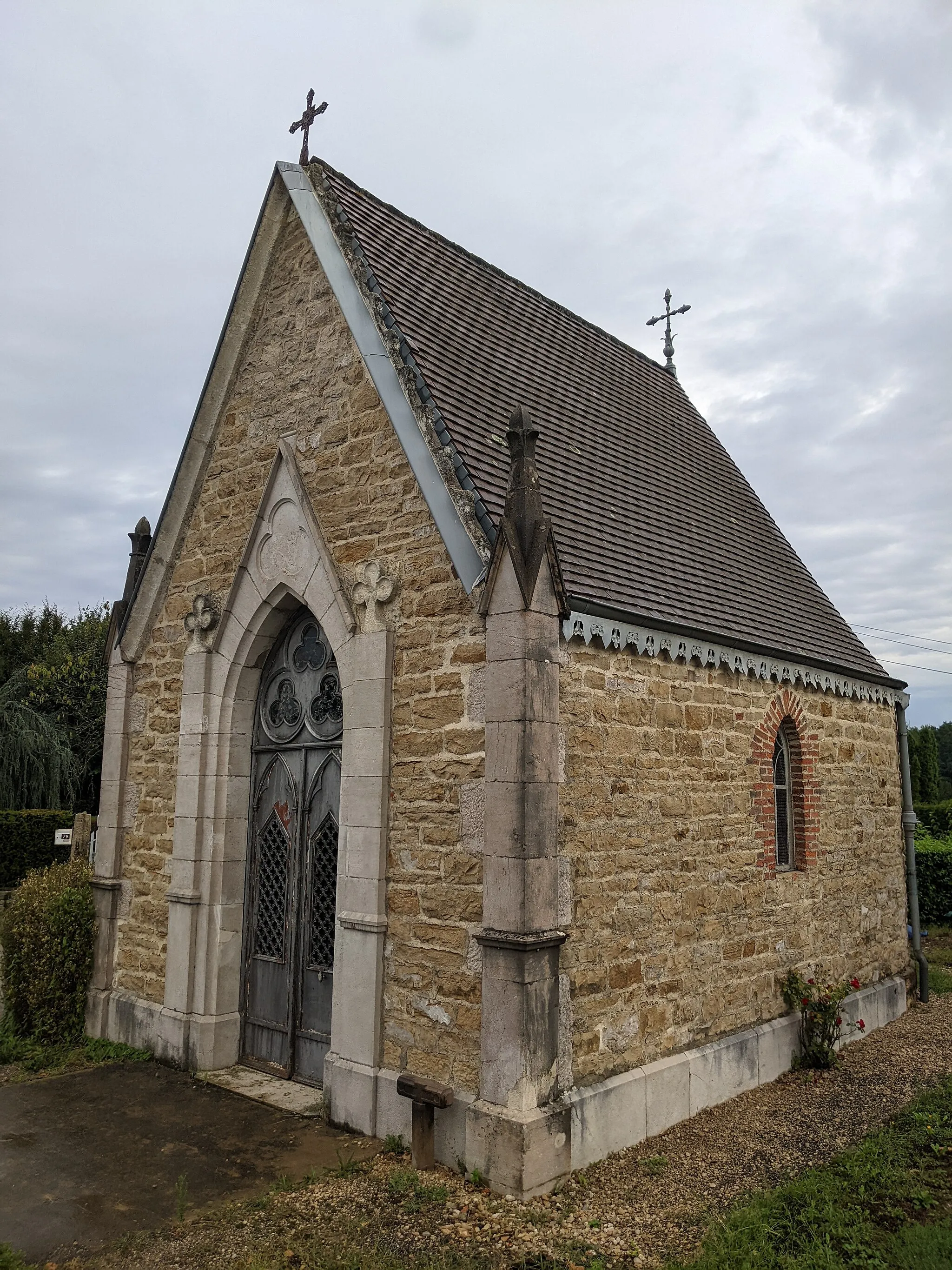 Photo showing: Chapelle du Bois Chevret, à Varennes-Saint-Sauveur (Saône-et-Loire, France).