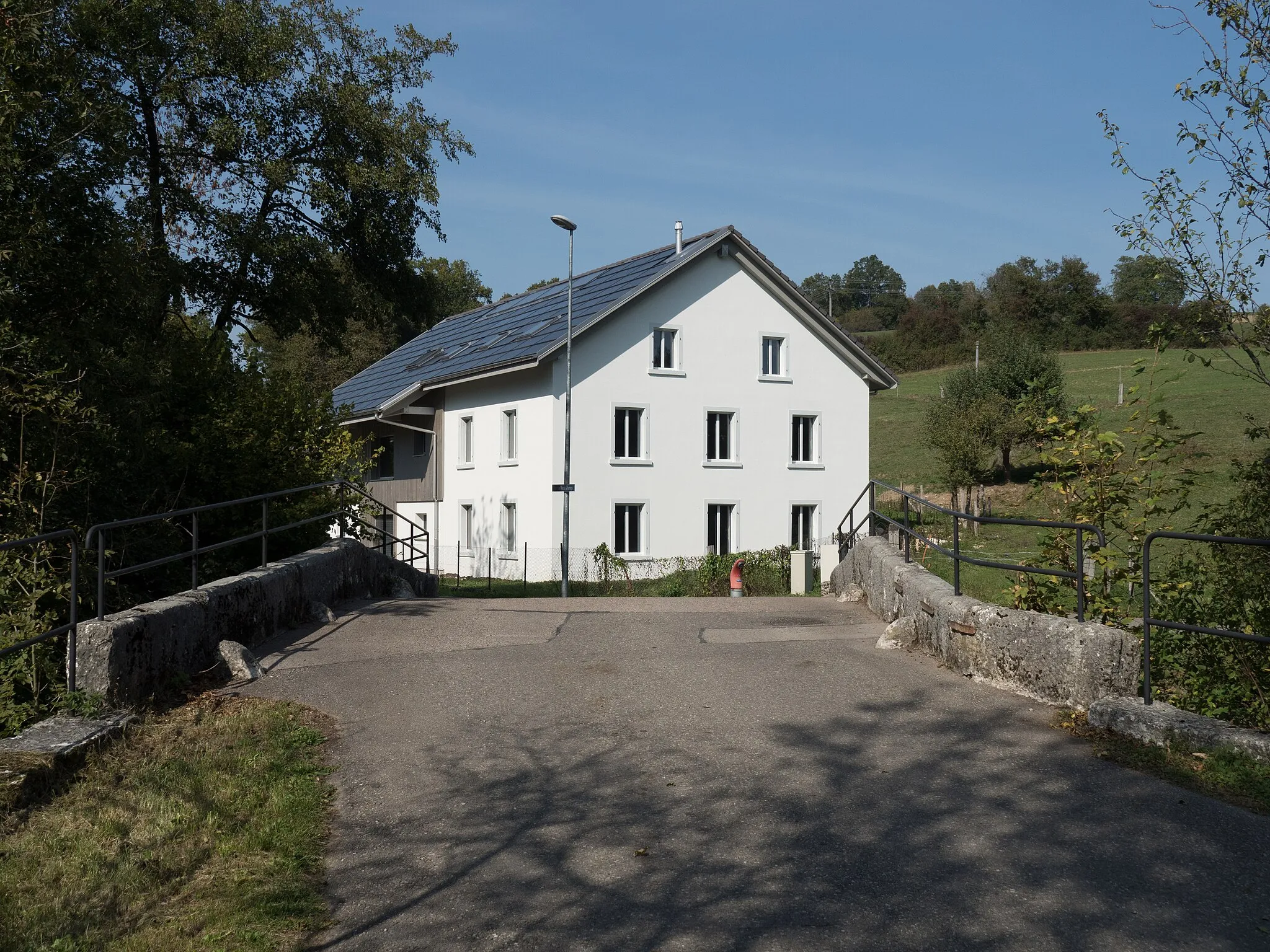 Photo showing: Rue des Neufs Champs Road Bridge over the Sorne River, Courfaivre, Canton of Jura, Switzerland