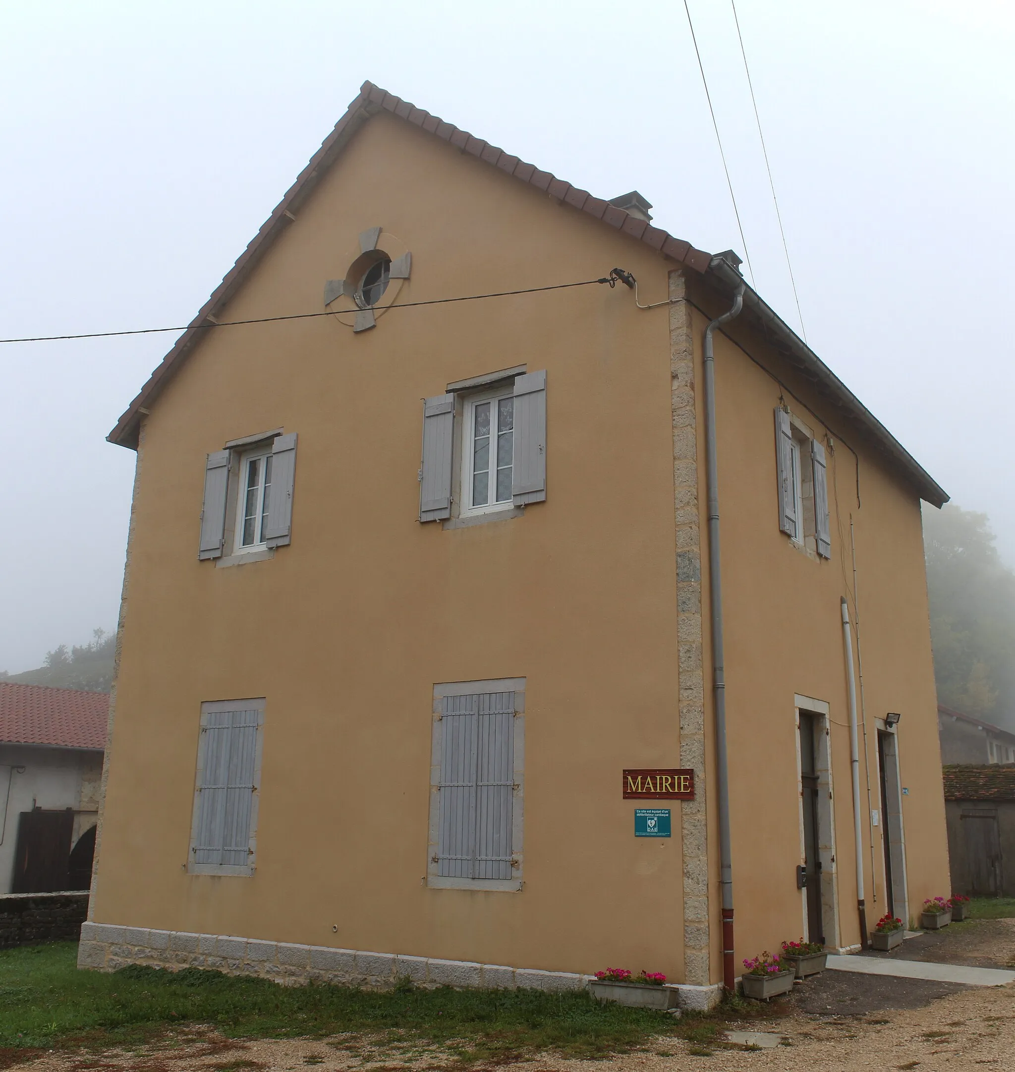 Photo showing: Mairie de L'Aubépin, Les Trois-Châteaux.