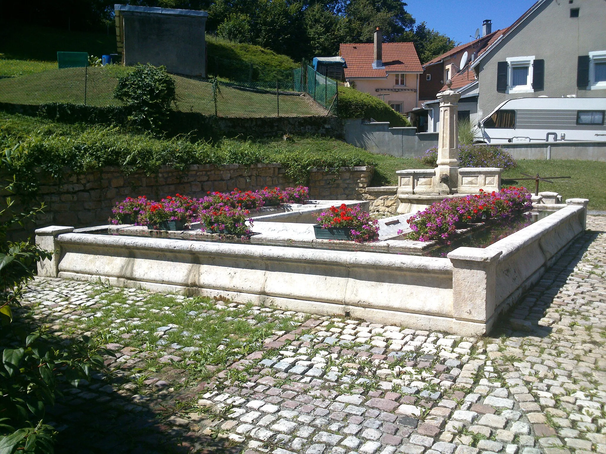 Photo showing: Fontaine Lavoir du Bernardot, Bourogne (90)