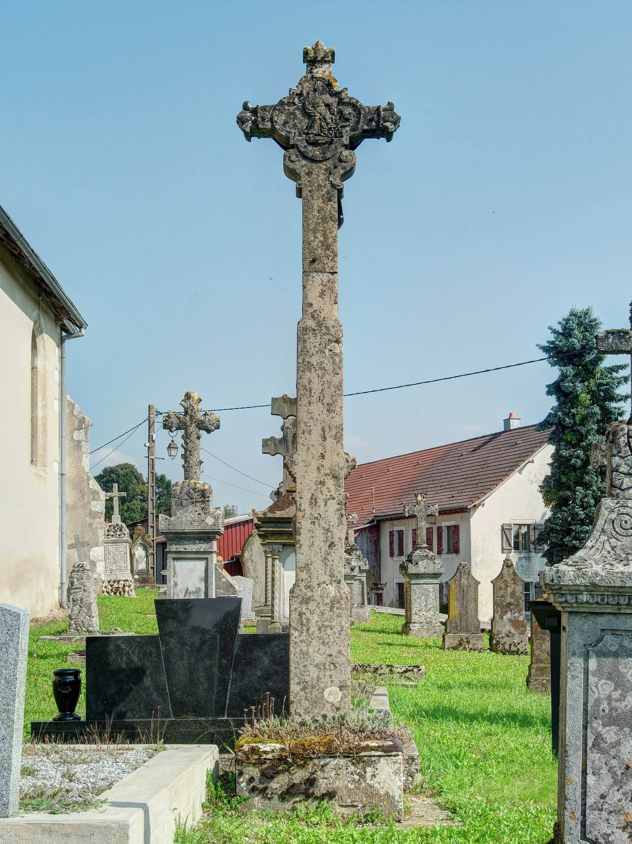 Photo showing: This building is inscrit au titre des monuments historiques de la France. It is indexed in the base Mérimée, a database of architectural heritage maintained by the French Ministry of Culture, under the reference PA00101158 .