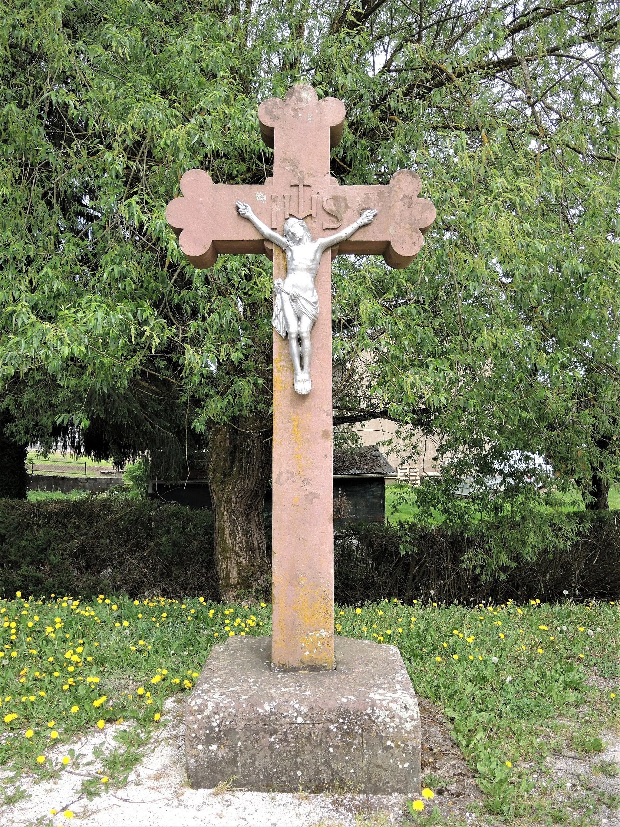 Photo showing: Croix ancienne, au centre du village de Vétrigne. Territoire de Belfort.