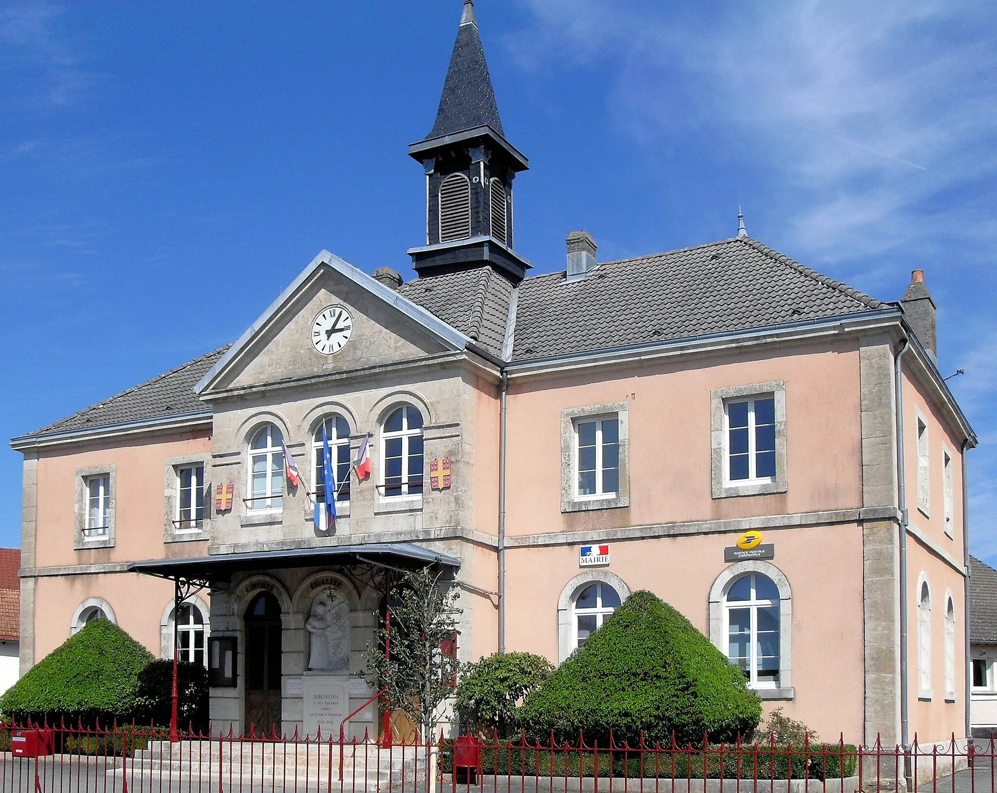 Photo showing: La mairie et la poste d'Abbévillers