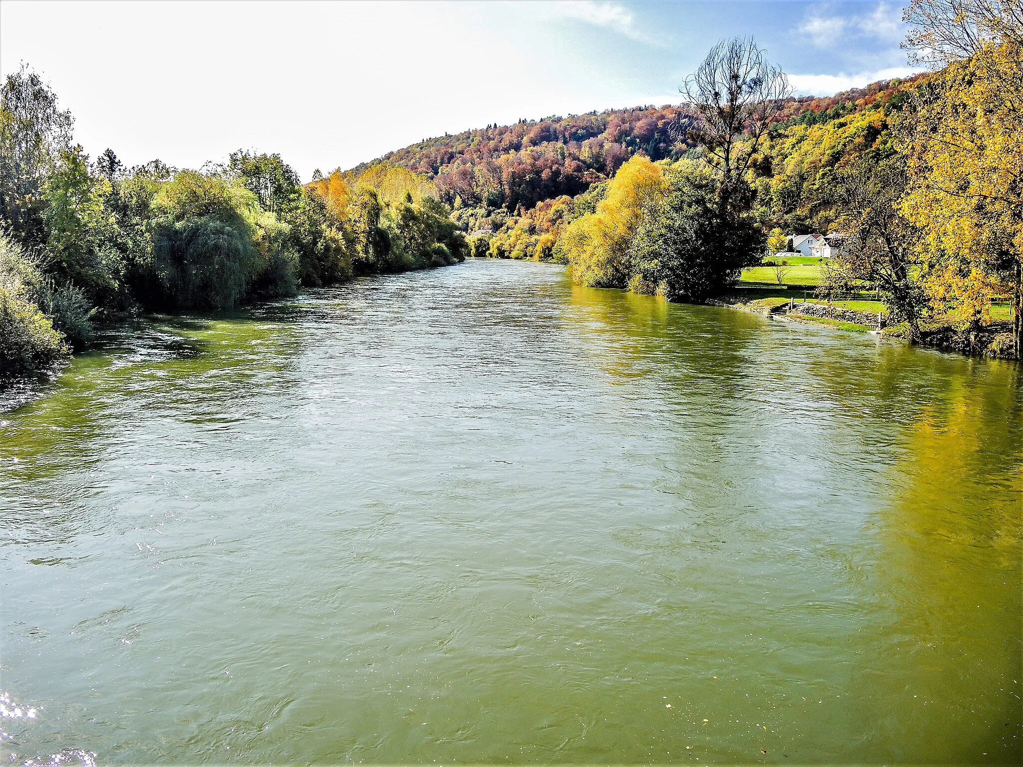 Photo showing: Rivière le Doubs, vue en amont du pont de Bourguignon
