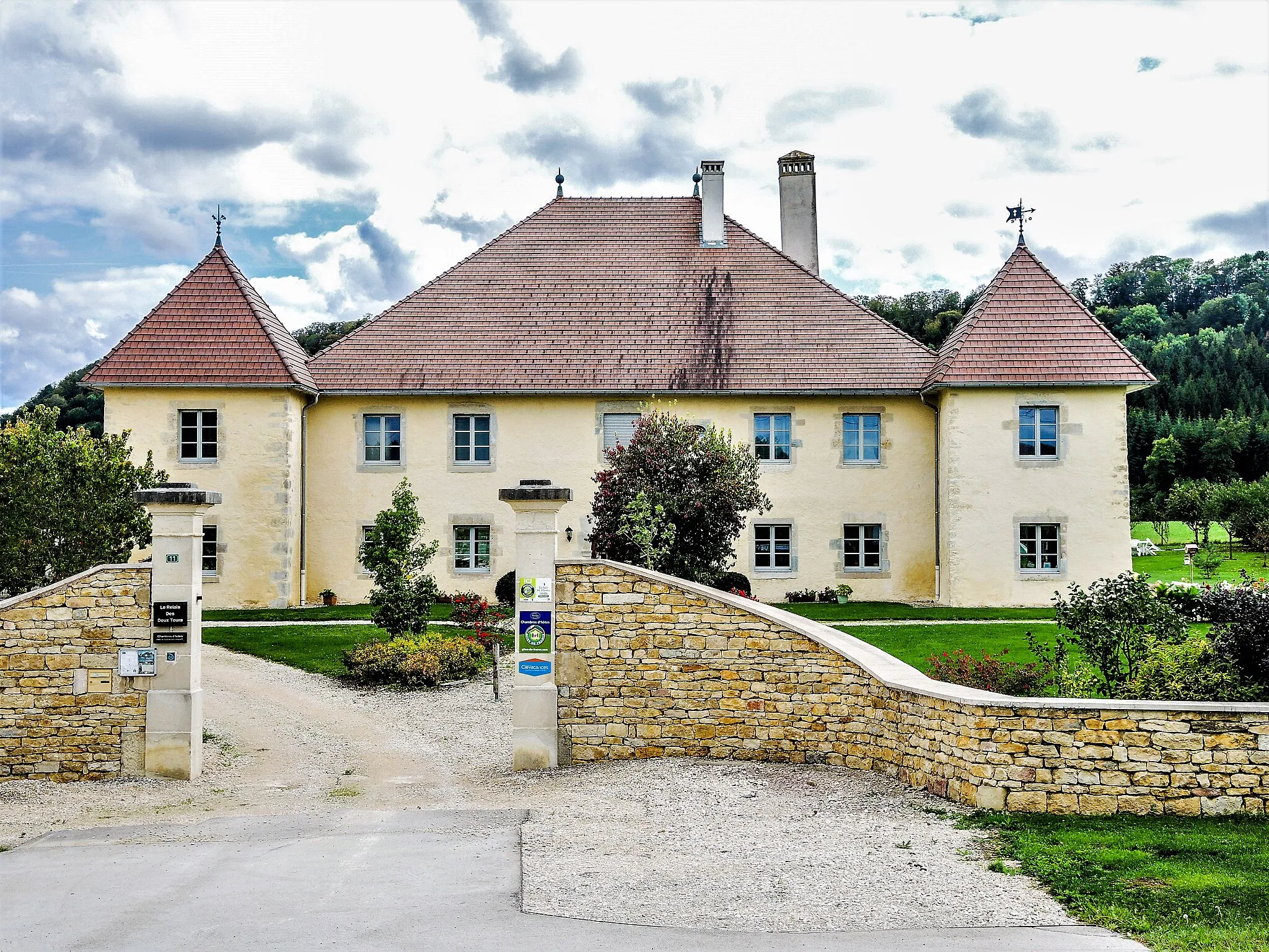 Photo showing: Maison aux deux tours