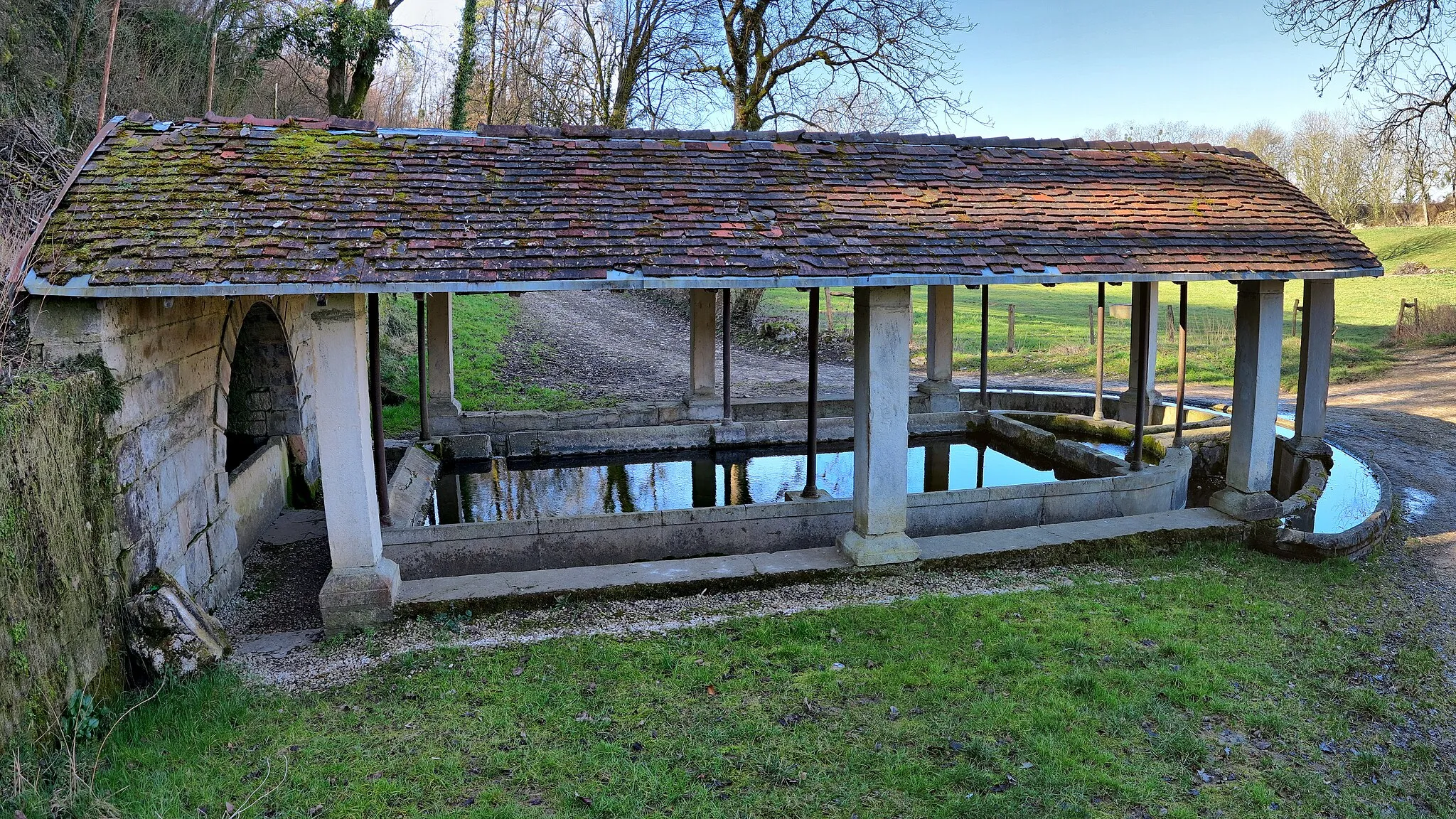 Photo showing: La fontaine-lavoir de Pénière