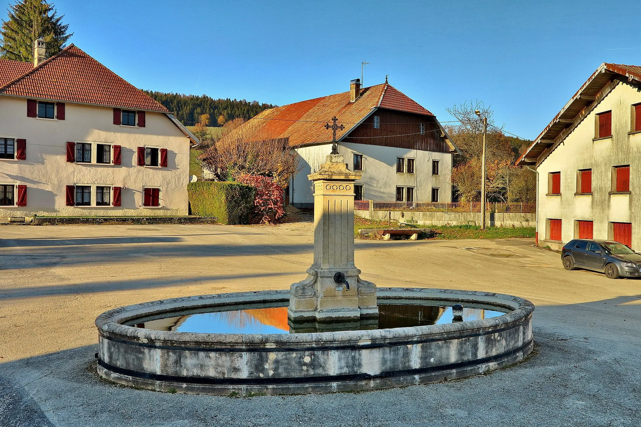 Photo showing: La fontaine ovale de Chamesey