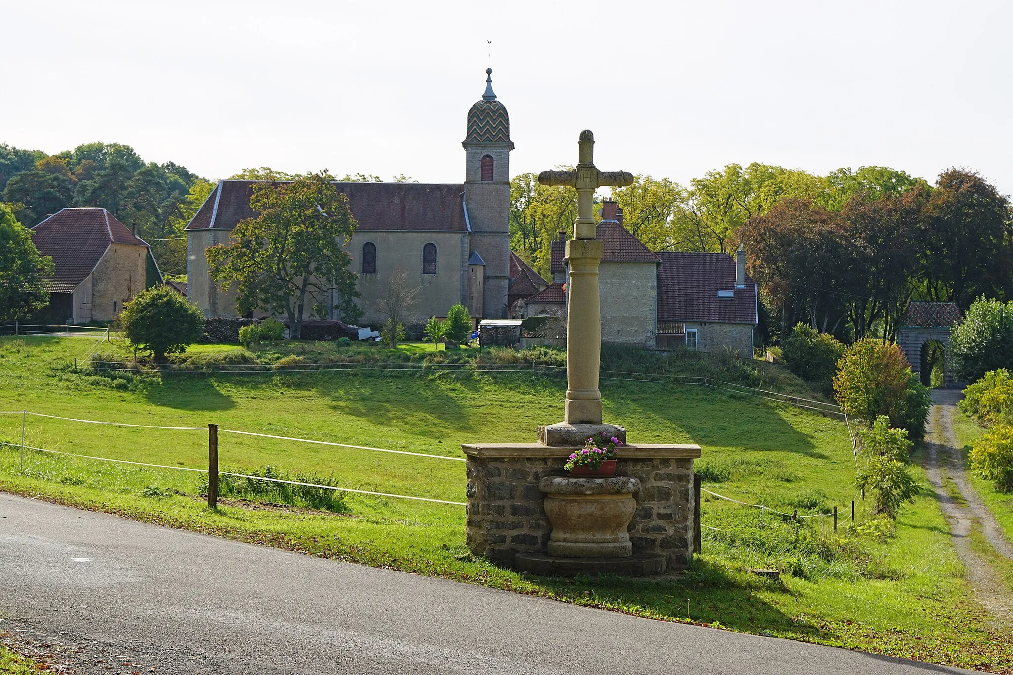 Photo showing: Croix à Cubry.