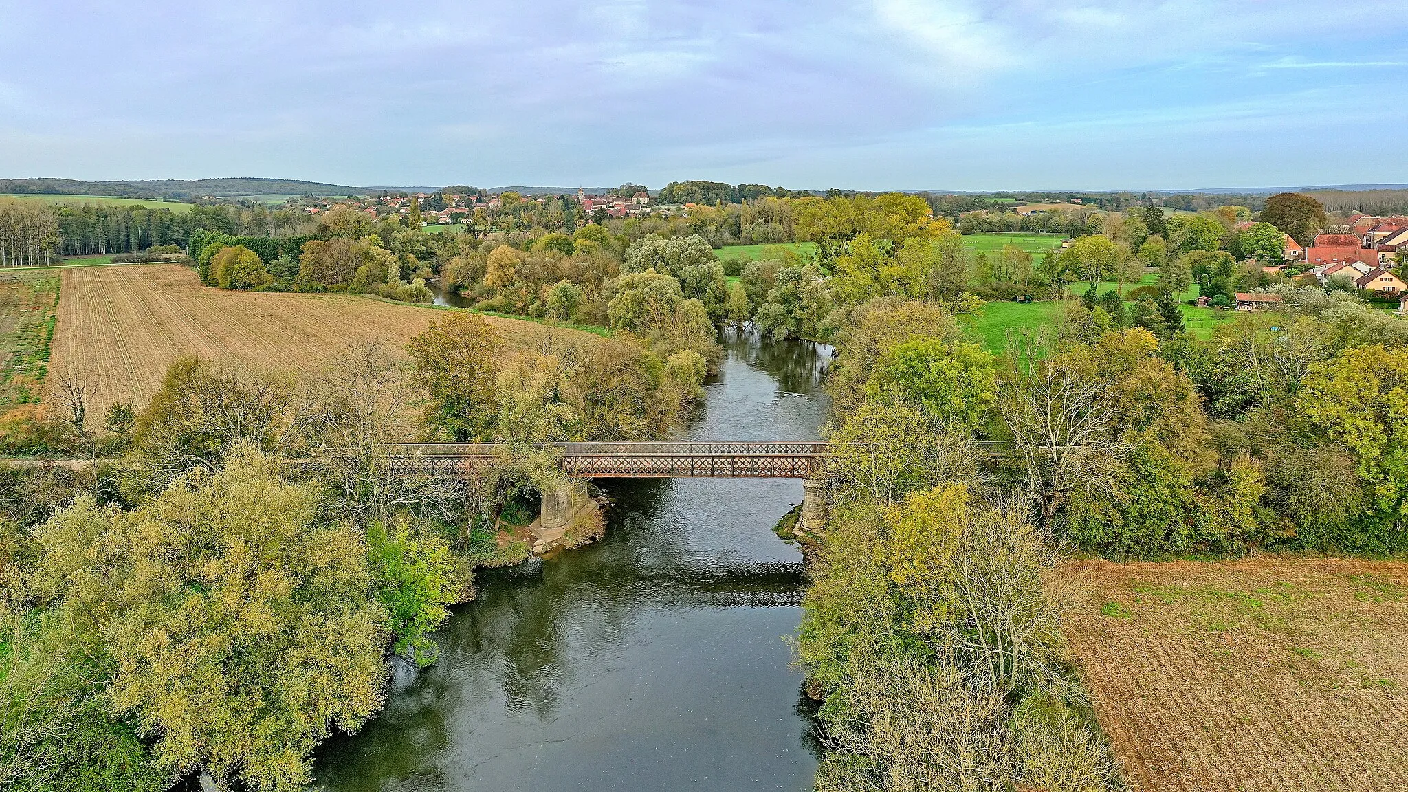 Photo showing: L'ancien pont ferroviaire de la ligne Montagney-Miserey sur l'Ognon