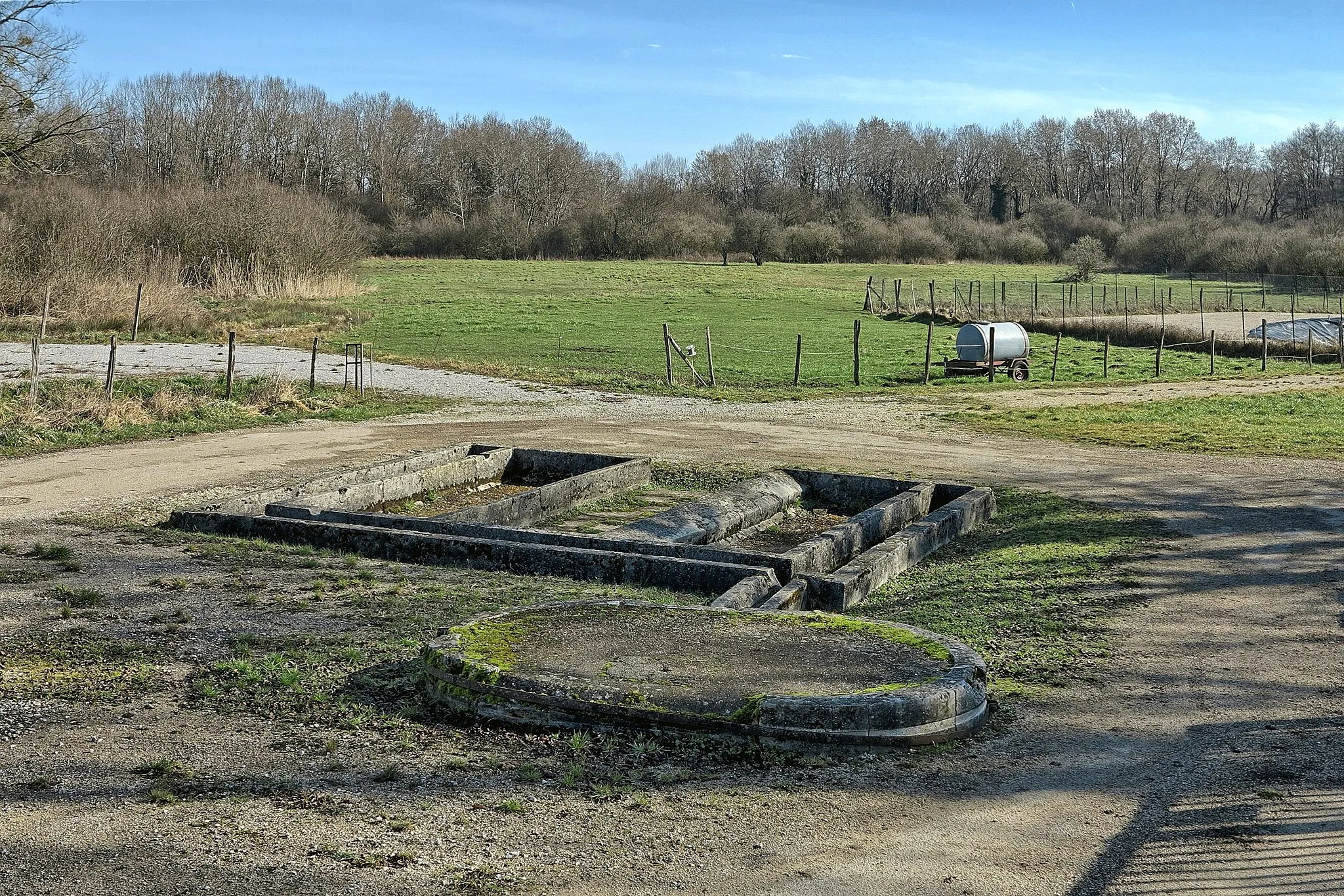 Photo showing: Le lavoir-abreuvoir