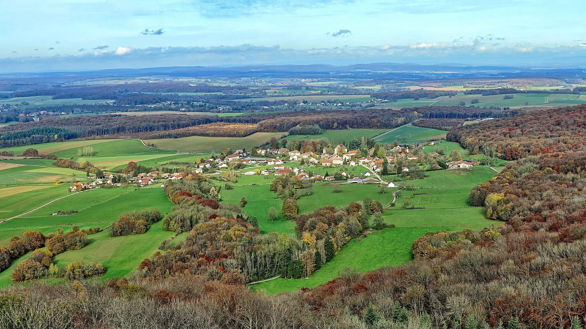 Photo showing: Le village vu depuis la Tour des Bois