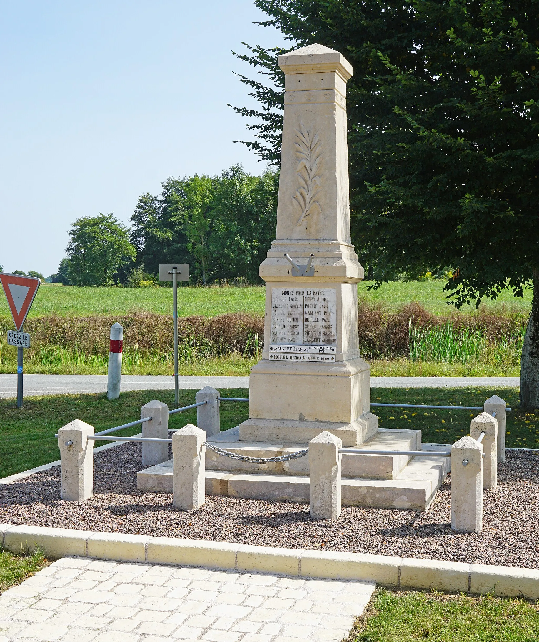 Photo showing: Le monument aux morts de Gouhelans.