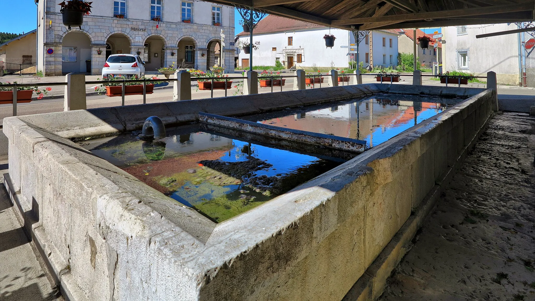 Photo showing: Le lavoir en face de la mairie