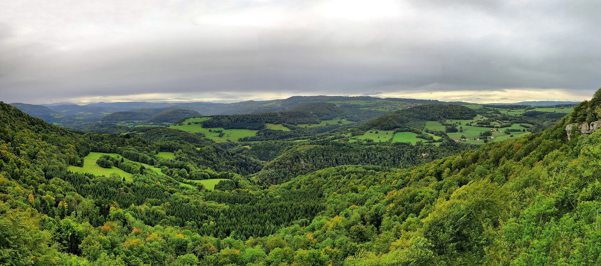 Photo showing: La vallée du Dessoubre depuis le rocher de Bourbet