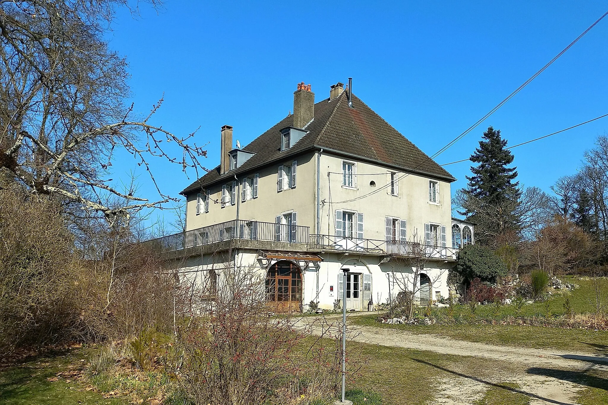 Photo showing: This building is inscrit au titre des monuments historiques de la France. It is indexed in the base Mérimée, a database of architectural heritage maintained by the French Ministry of Culture, under the reference PA25000089 .