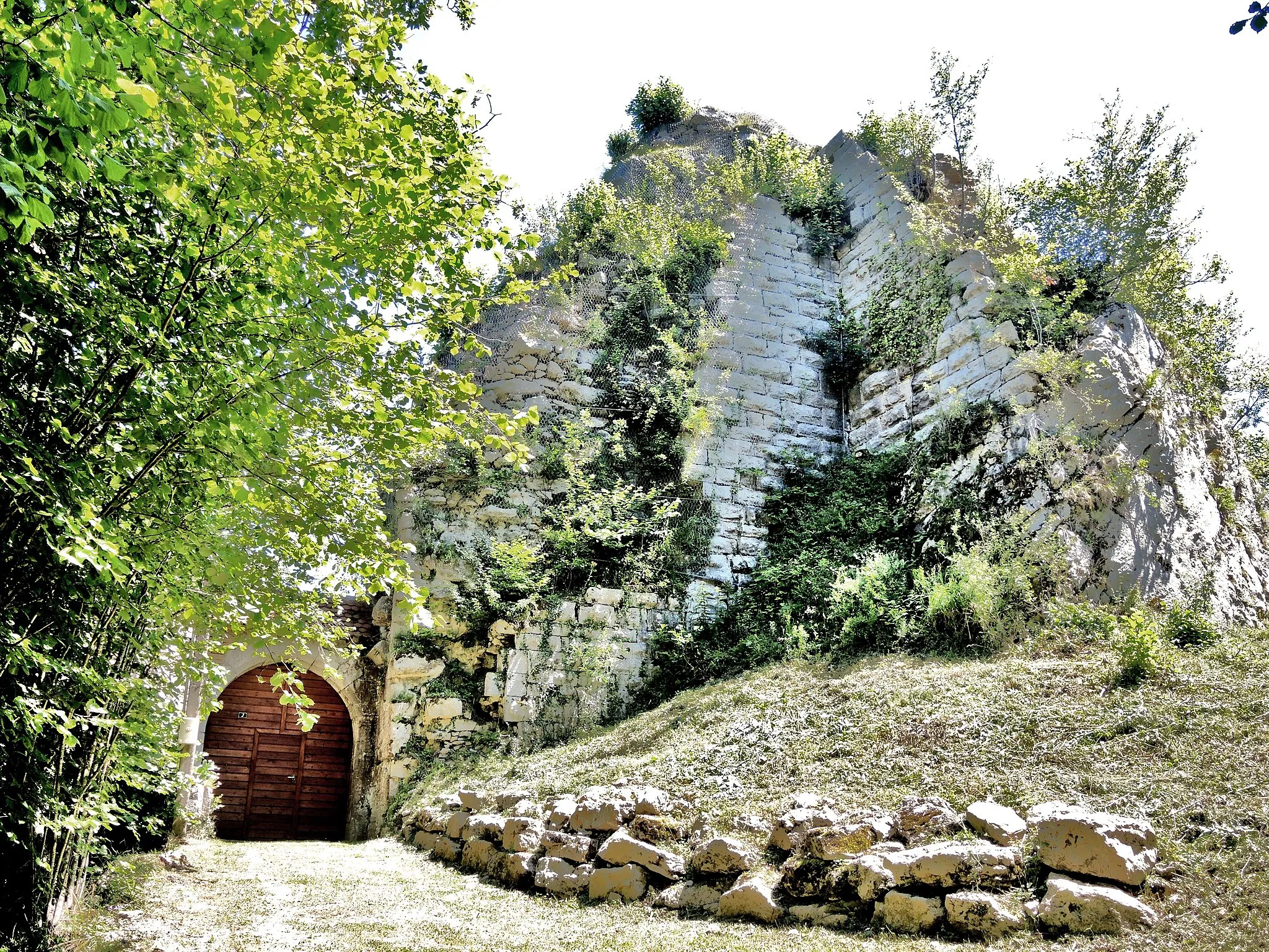 Photo showing: Ruines de l'ancien château de Châtillon-sous-Maîche.
