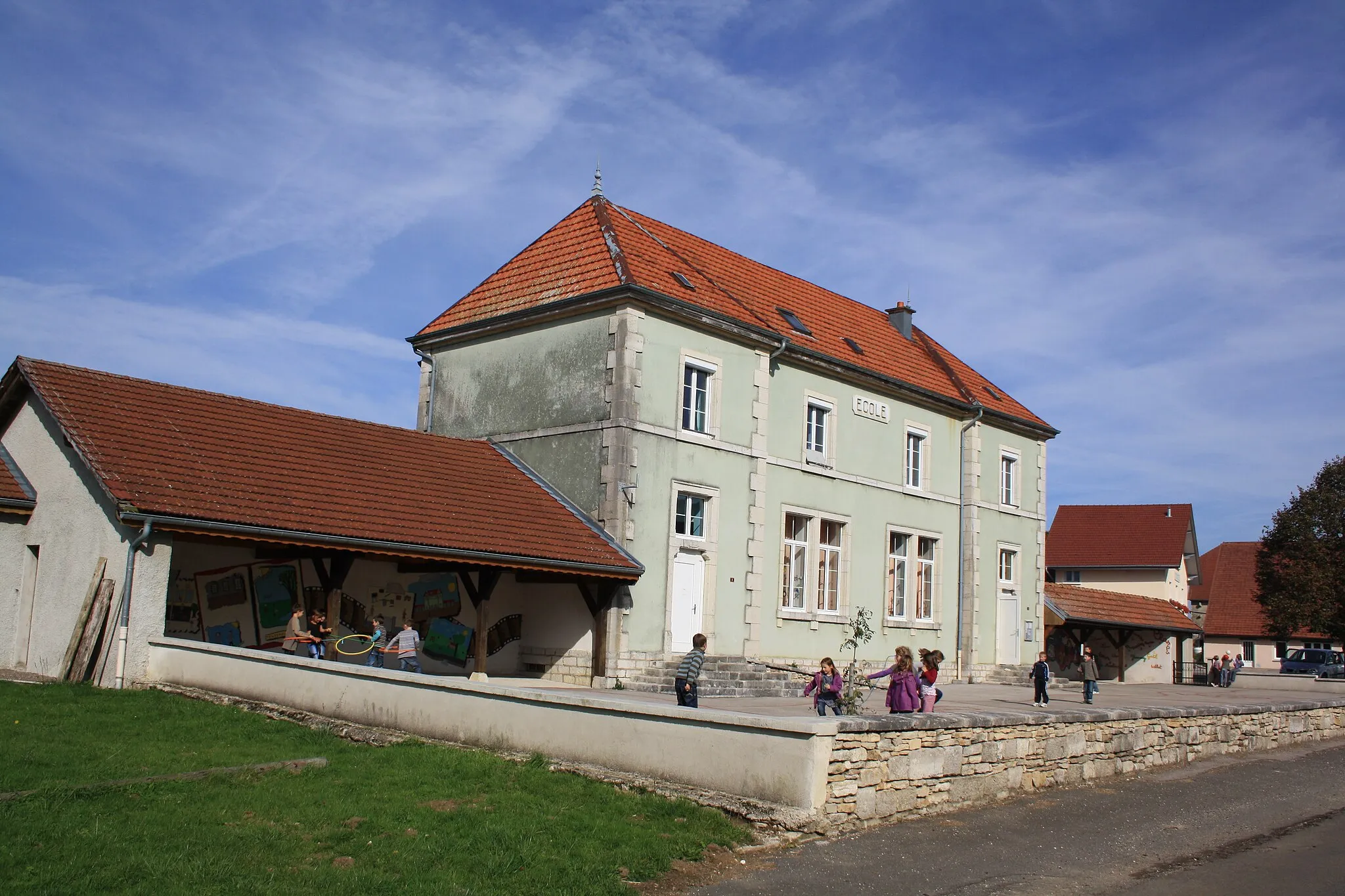 Photo showing: Schule in Les Plains-et-Grands-Essarts