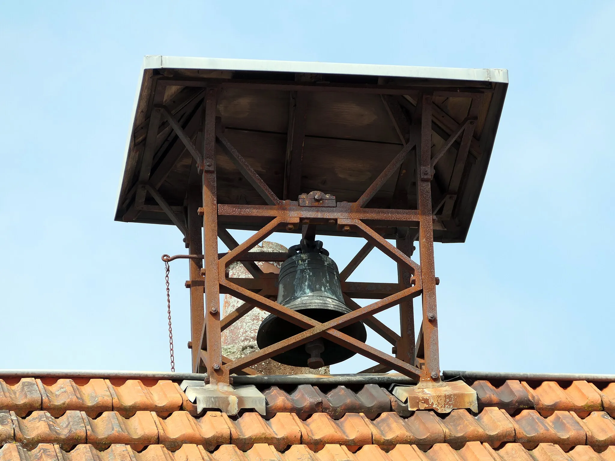 Photo showing: image montrant une photographie prise à Mérey-Vieilley (Doubs) : la Mairie (cloche sur le toit)