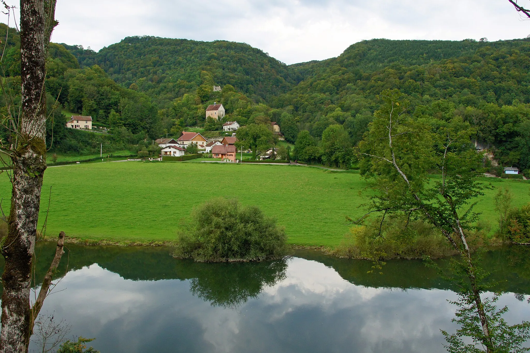 Photo showing: Montjoie-le-Chateau von Doubs gesehen