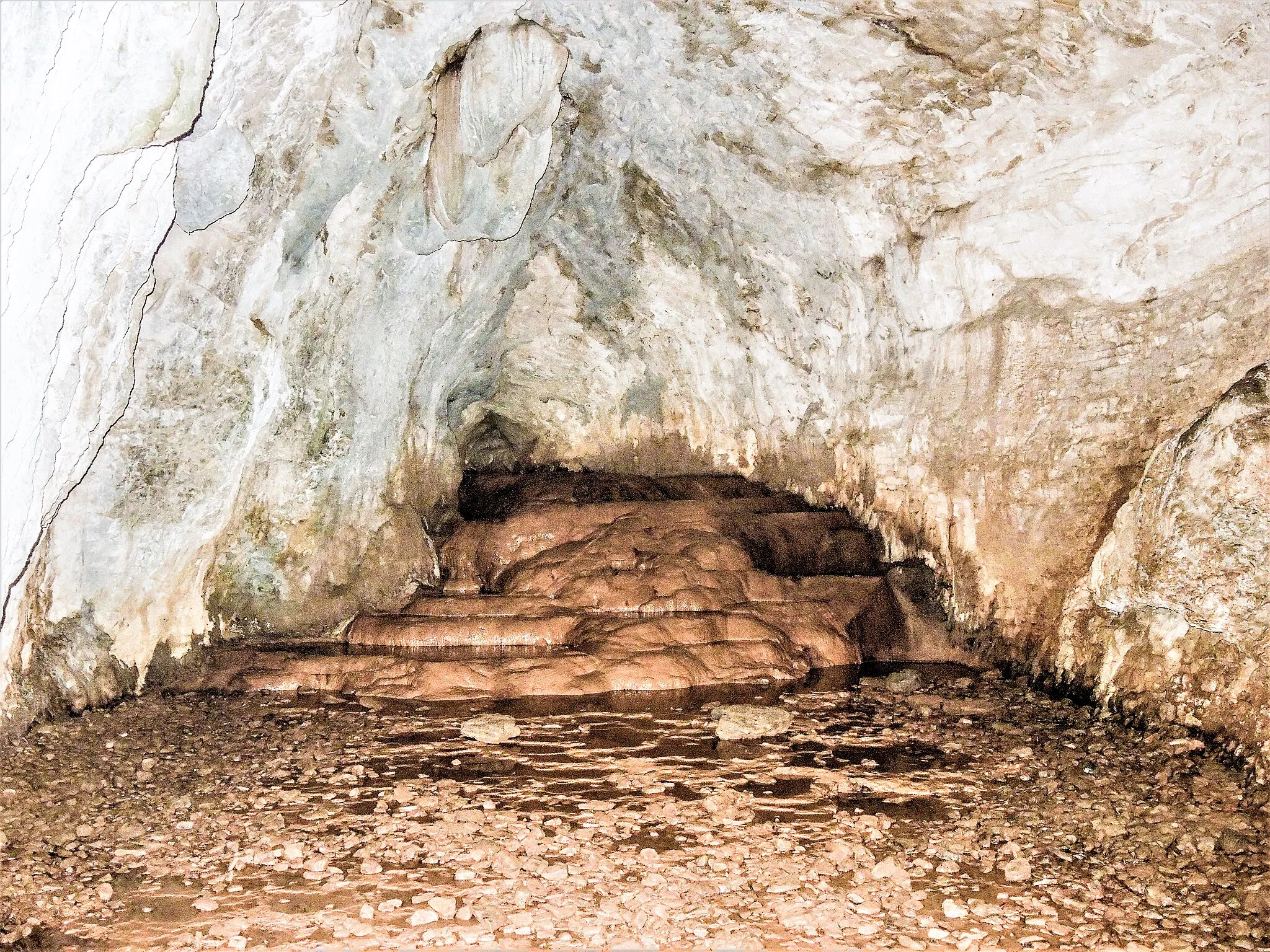Photo showing: Fond de la grotte-source de la Beune