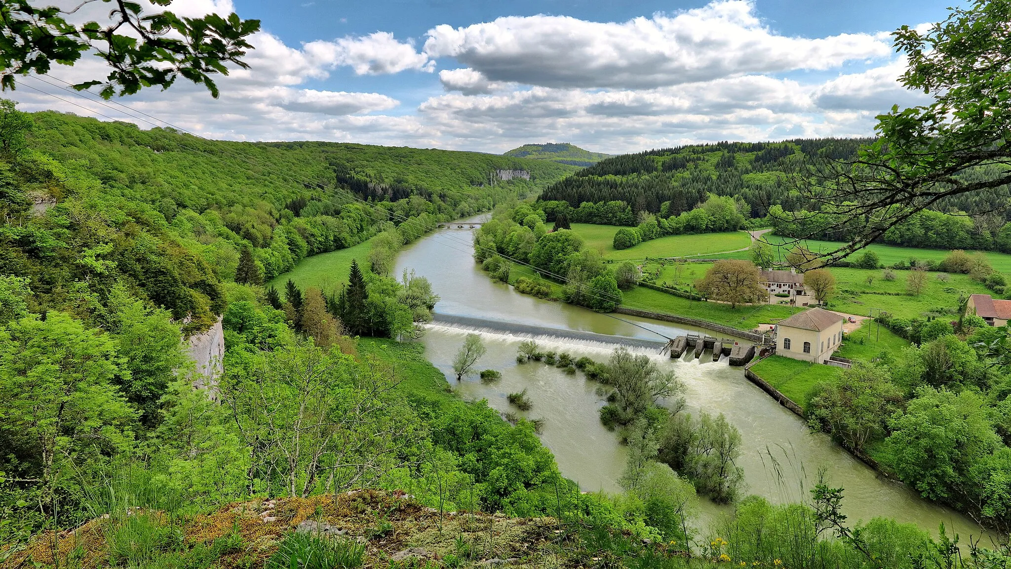 Photo showing: Le pont sur la Loue et le barrage des forges de Châtillon