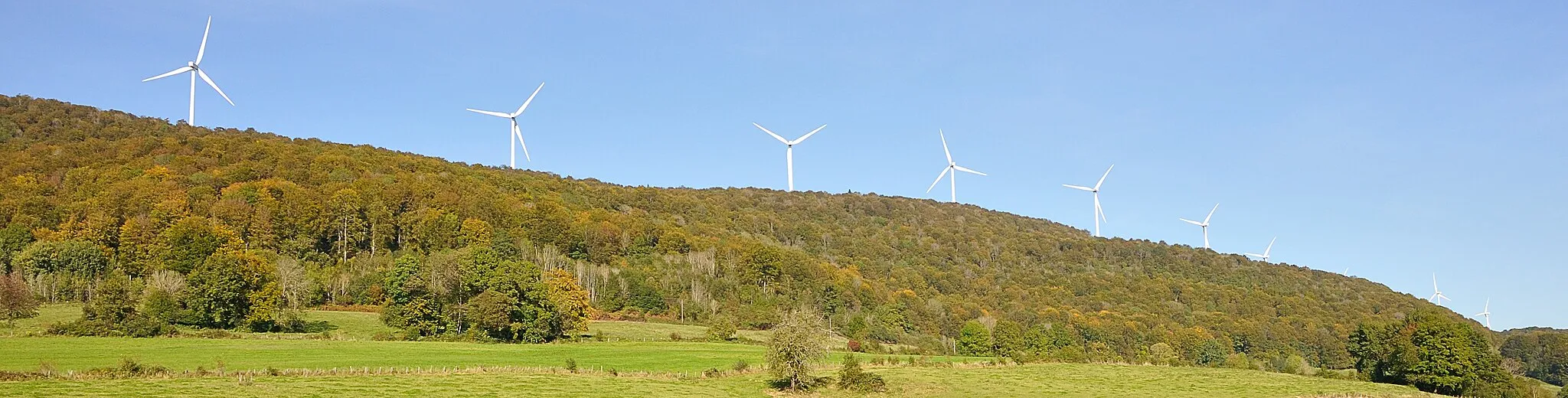 Photo showing: Éoliennes du parc du Lomont situé à la limite du Haut-Doubs.