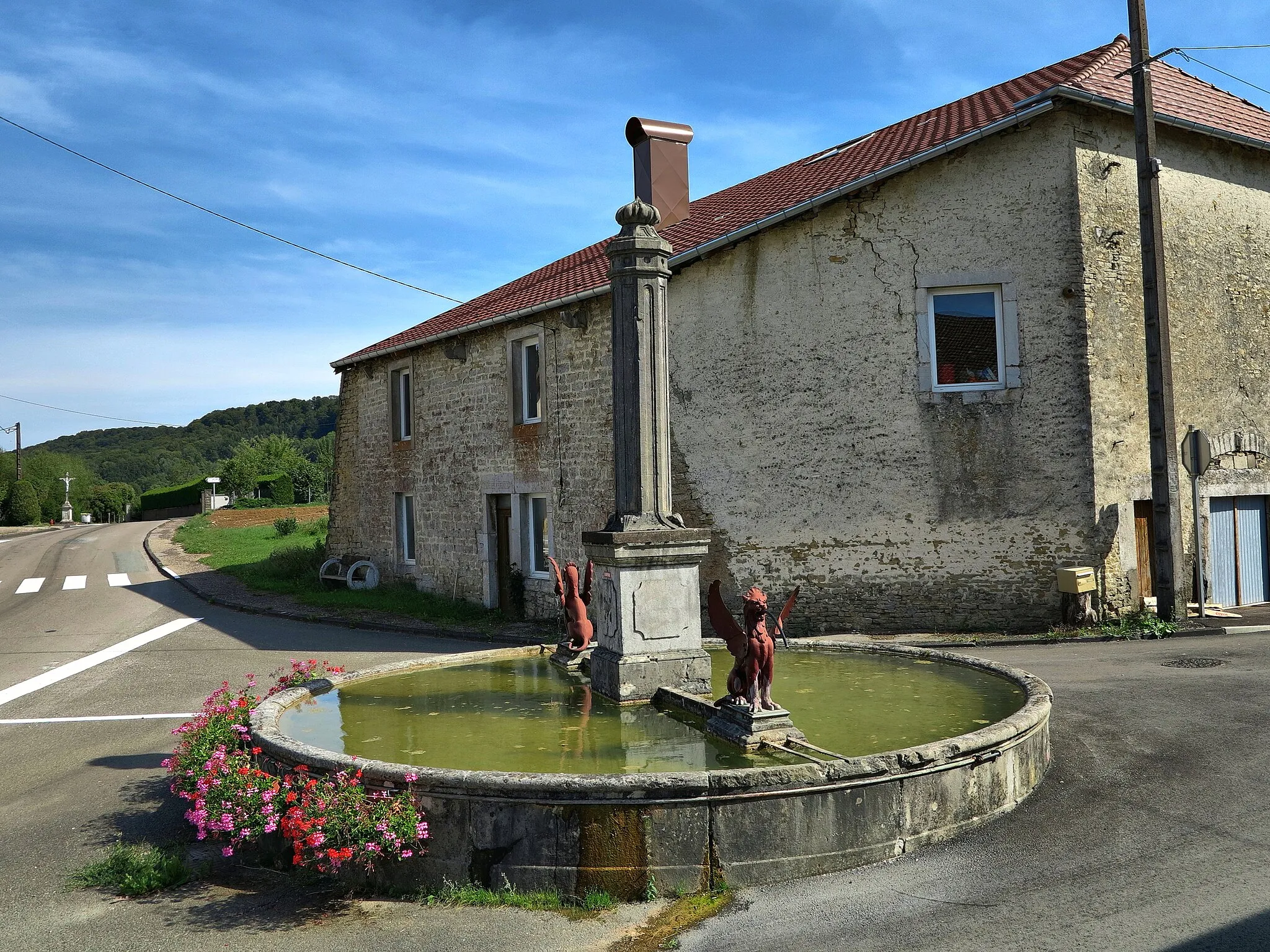 Photo showing: La fontaine aux griffons