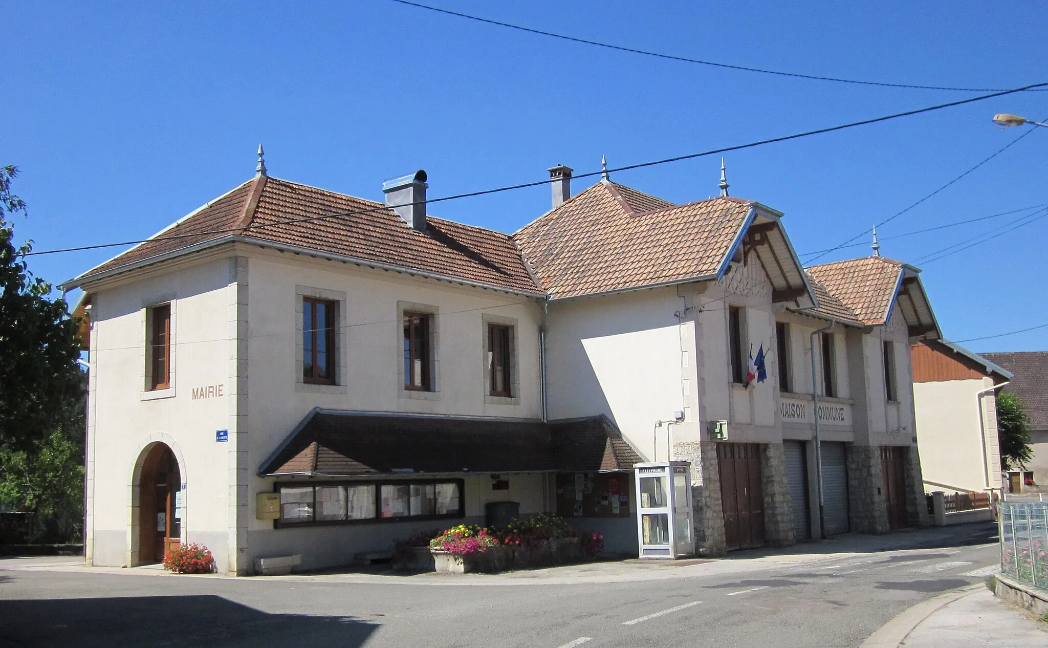 Photo showing: Vanclans (Doubs) - mairie et maison commune