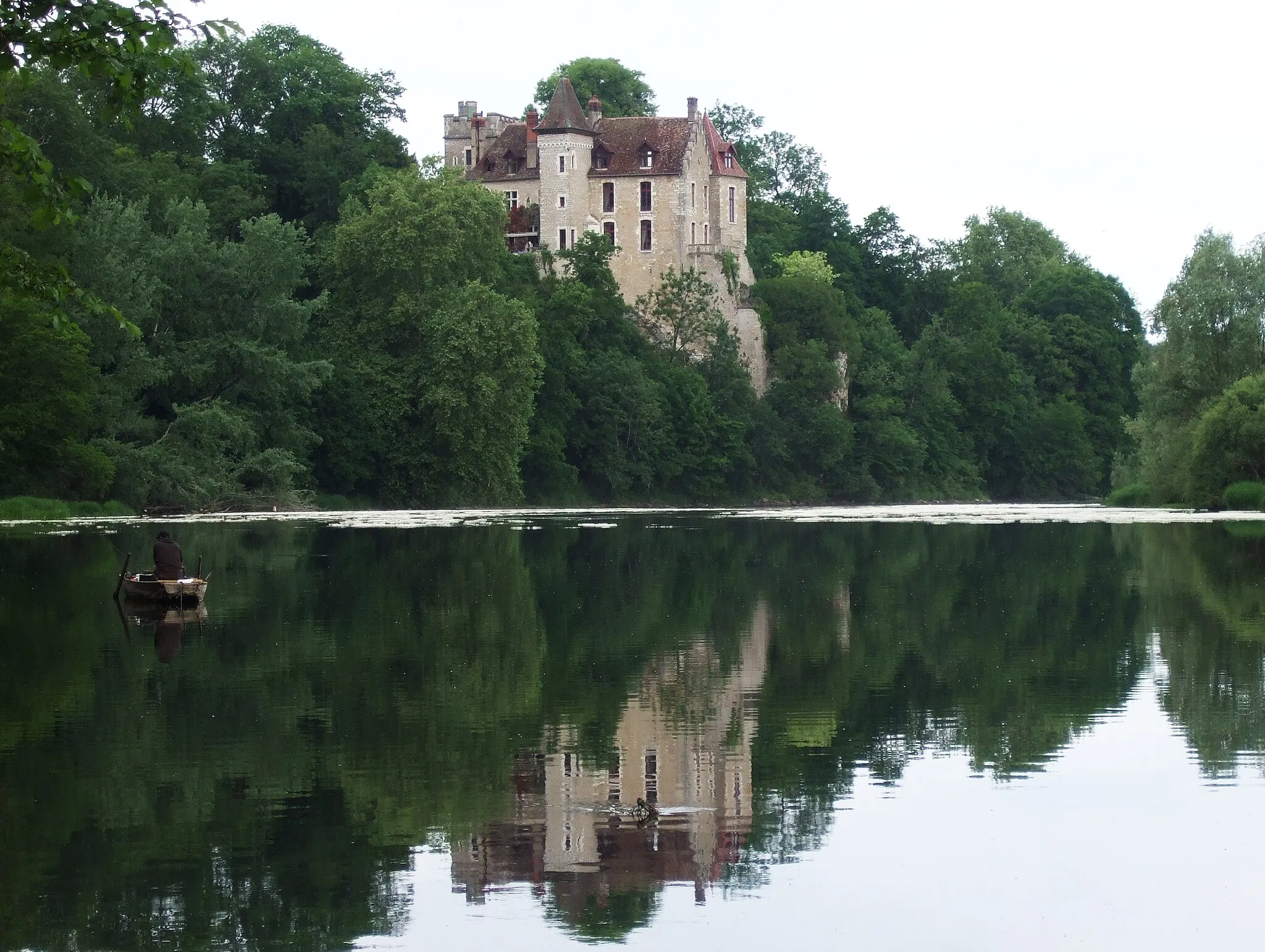 Photo showing: Château de Thoraise vu des berges du Doubs