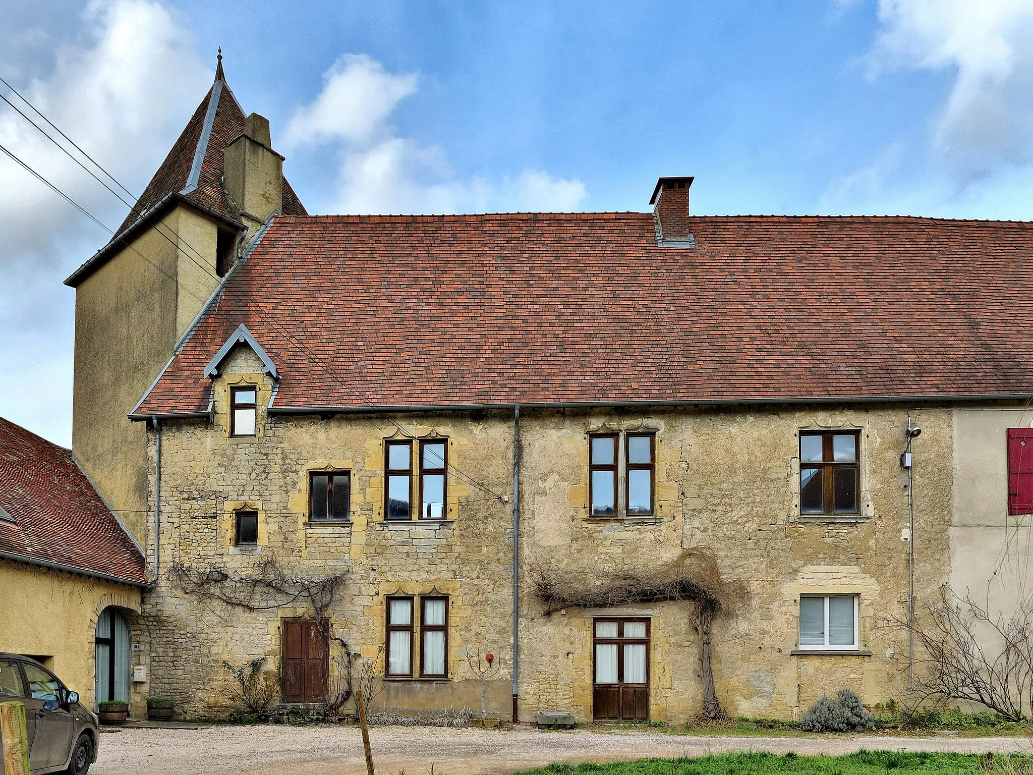 Photo showing: Façade coté cour et ancienne tour