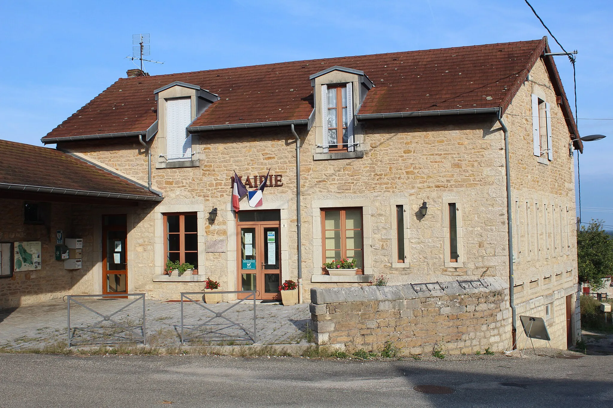 Photo showing: Mairie d'Augea.