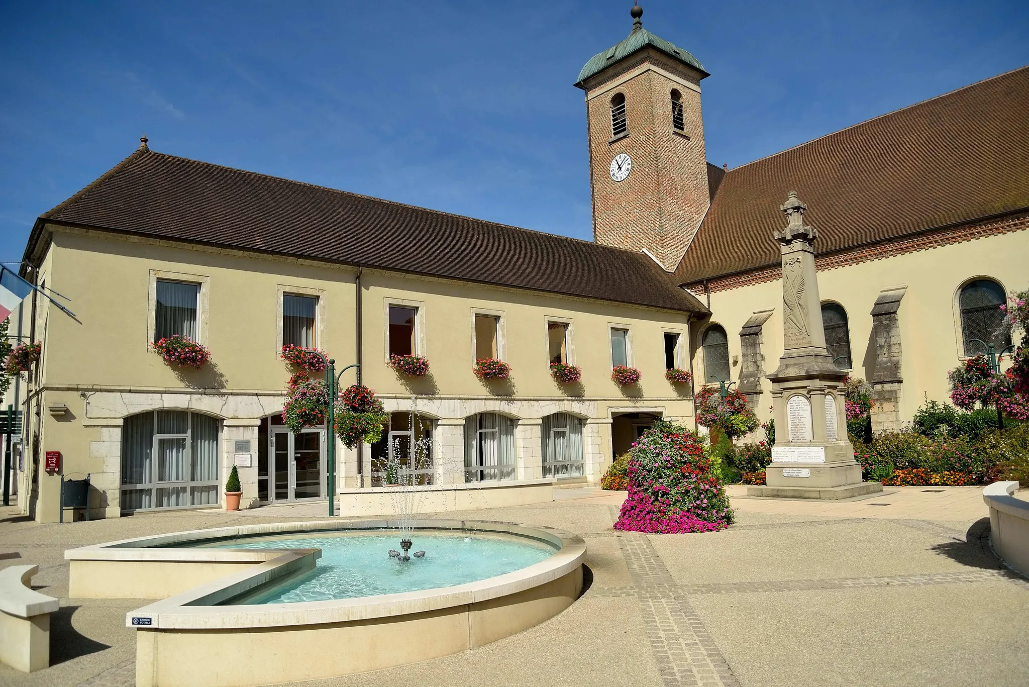 Photo showing: place de la mairie