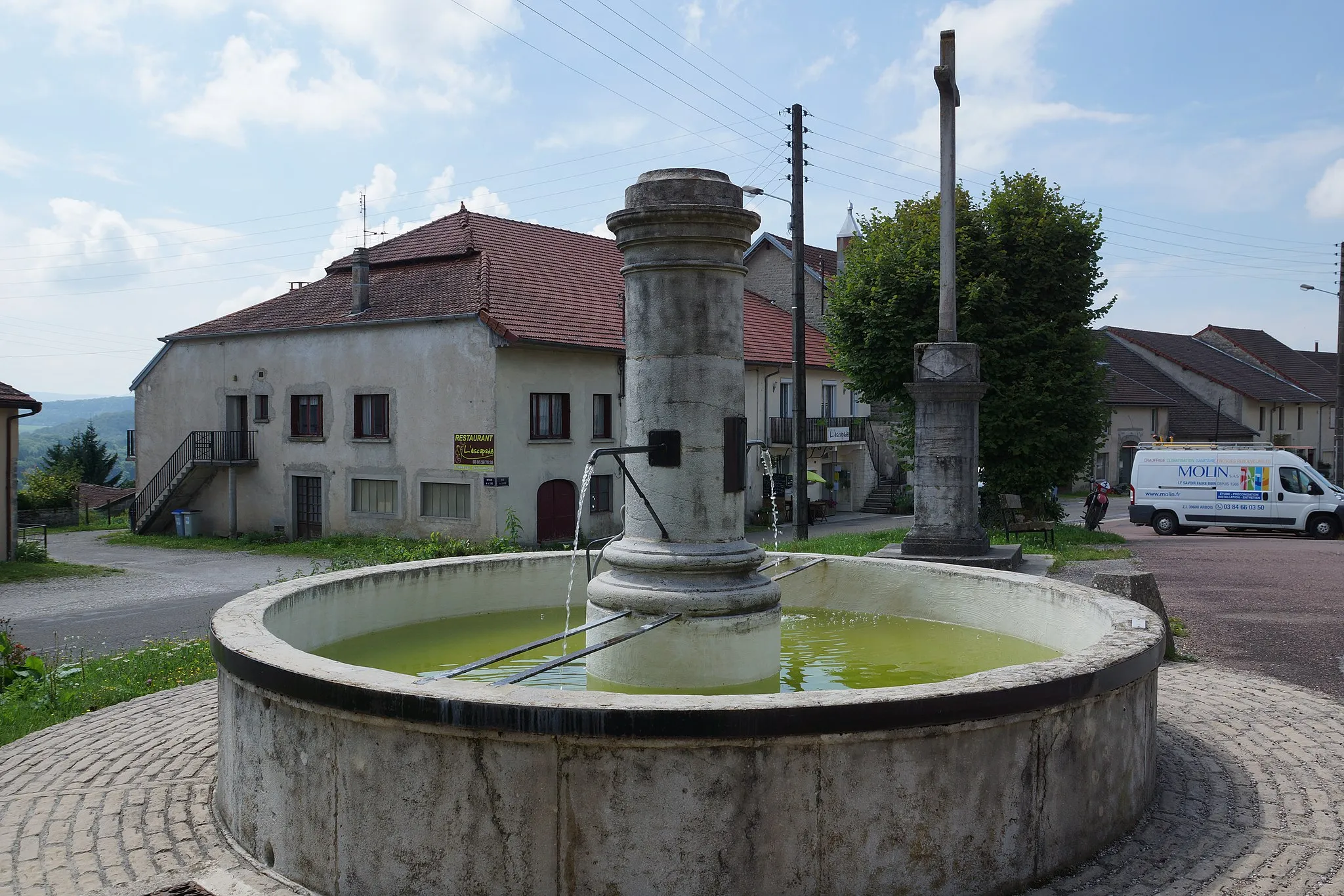 Photo showing: Chatillon (Jura), une des fontaines du village.