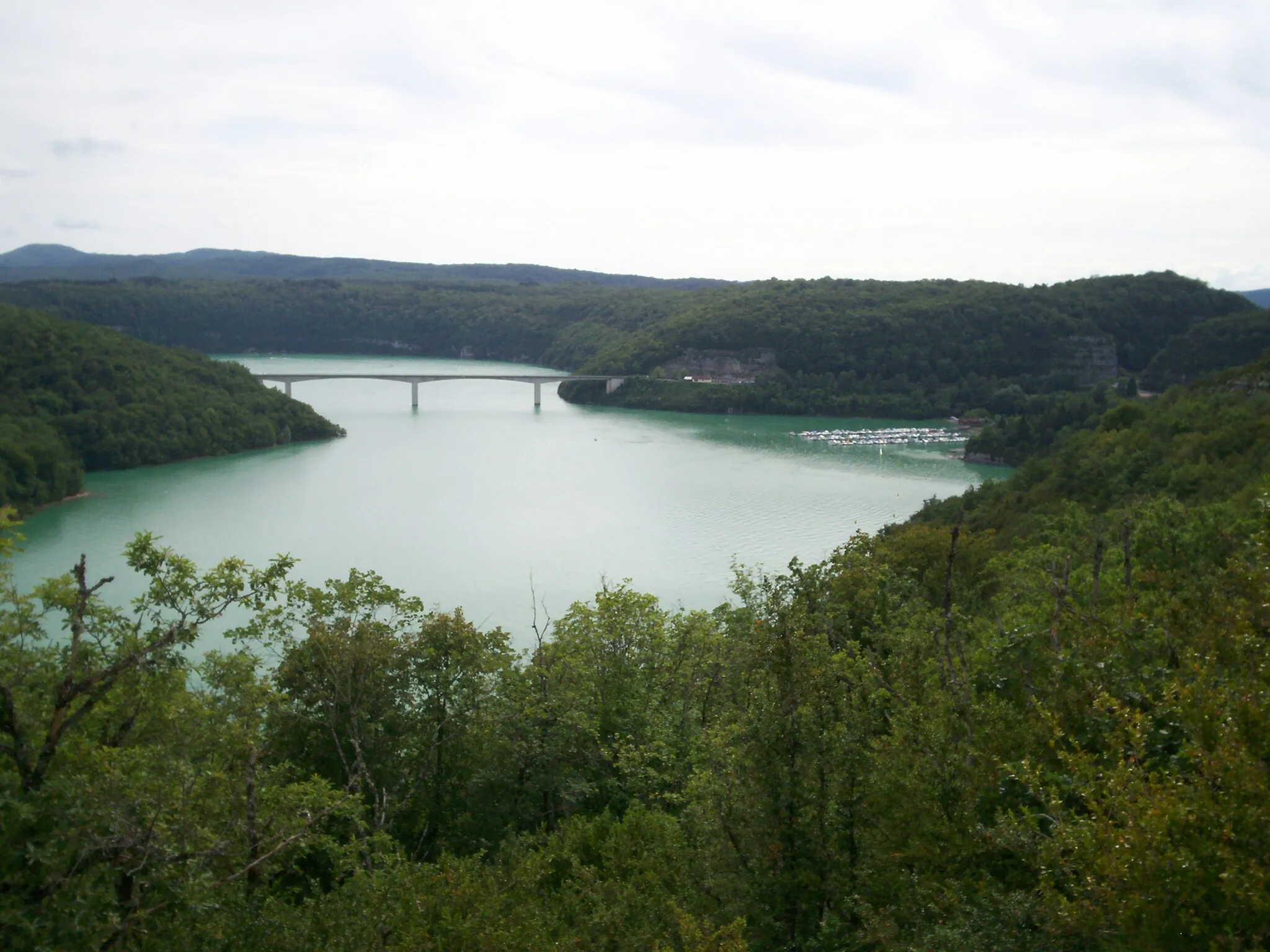 Photo showing: Panoramic view of Pont de la Pyle and Surchauffant in the direction to the south (Jura, France).