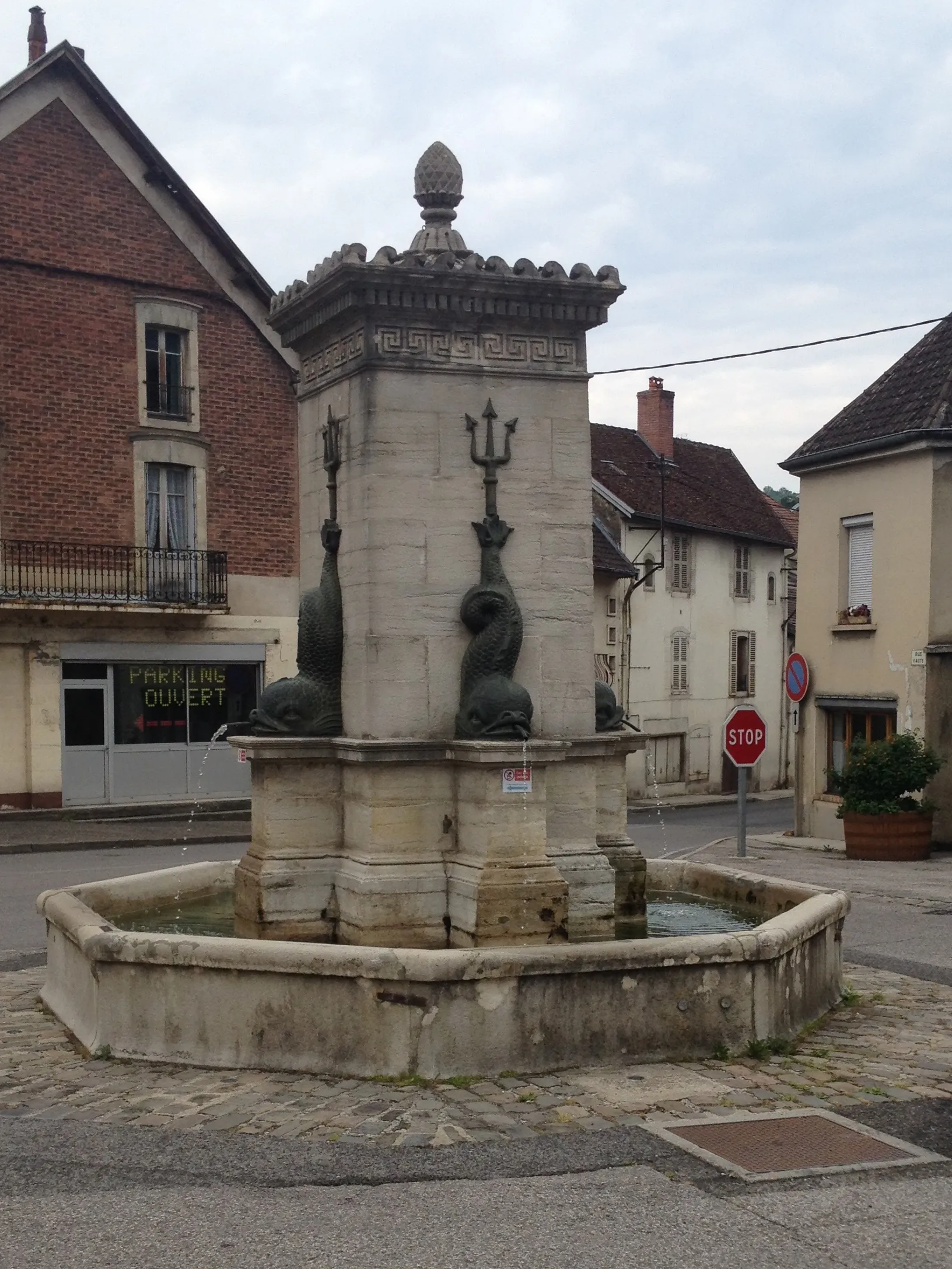 Photo showing: Fontaine à Conliège.