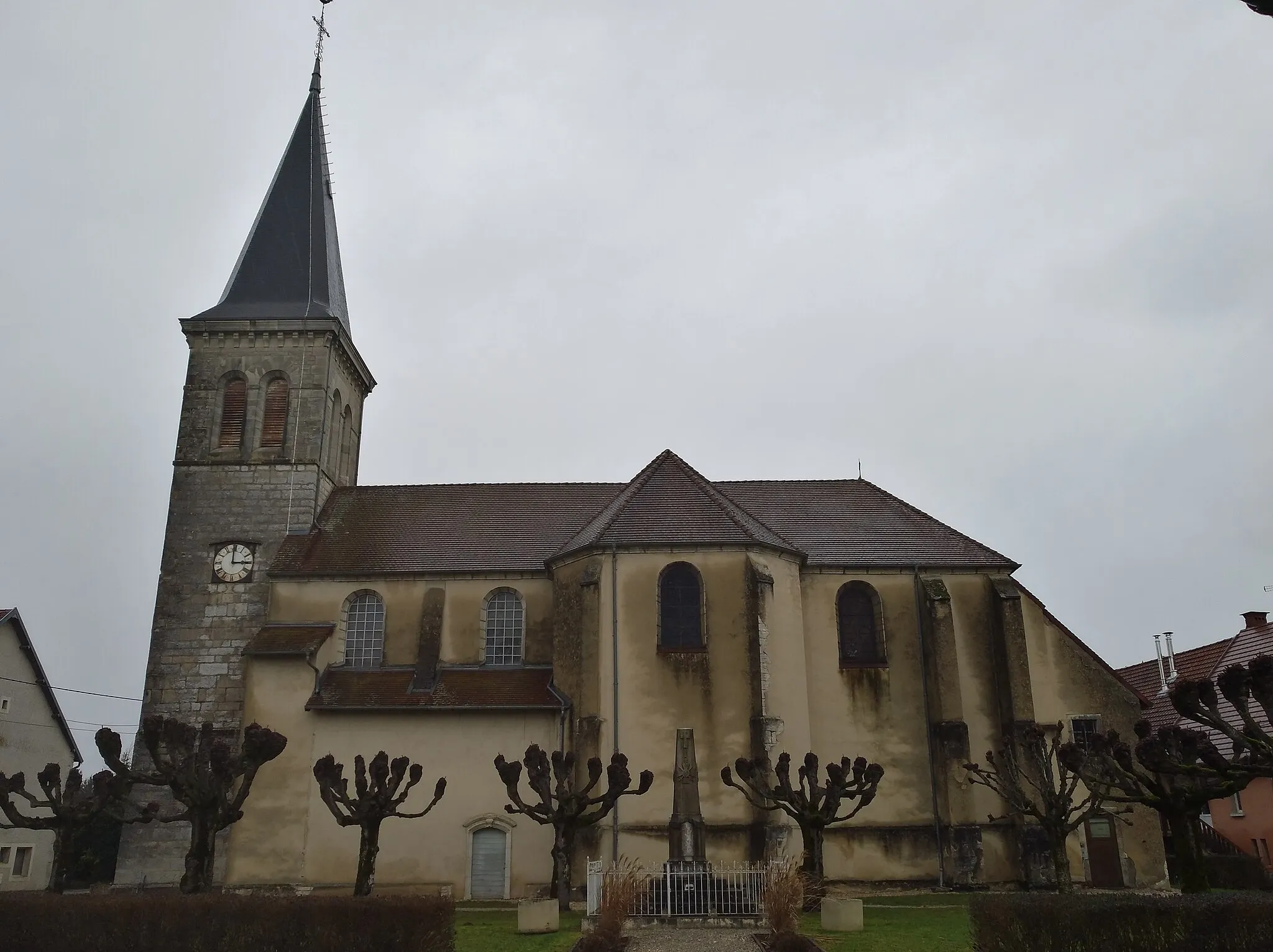 Photo showing: This building is inscrit au titre des monuments historiques de la France. It is indexed in the base Mérimée, a database of architectural heritage maintained by the French Ministry of Culture, under the reference PA39000110 .