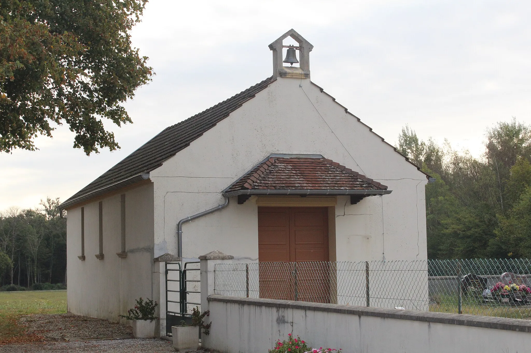 Photo showing: Chapelle Notre-Dame-des-Chênes de Fontainebrux.