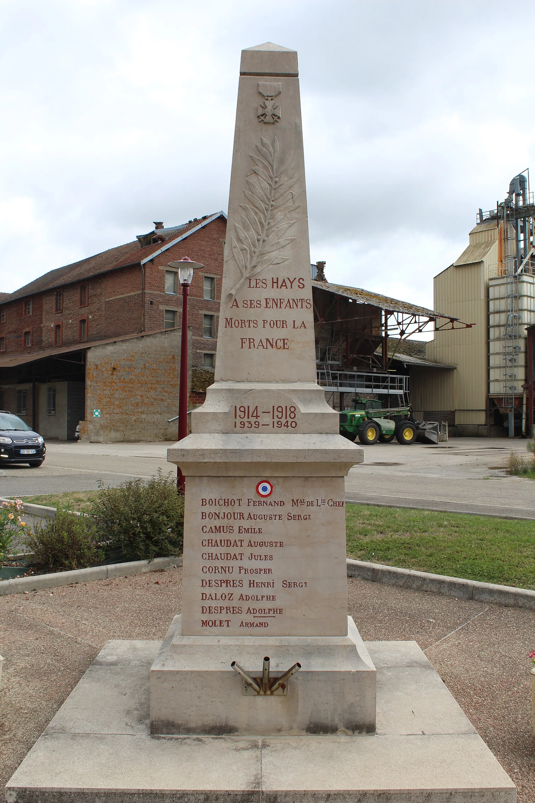 Photo showing: Monument aux morts des Hays.