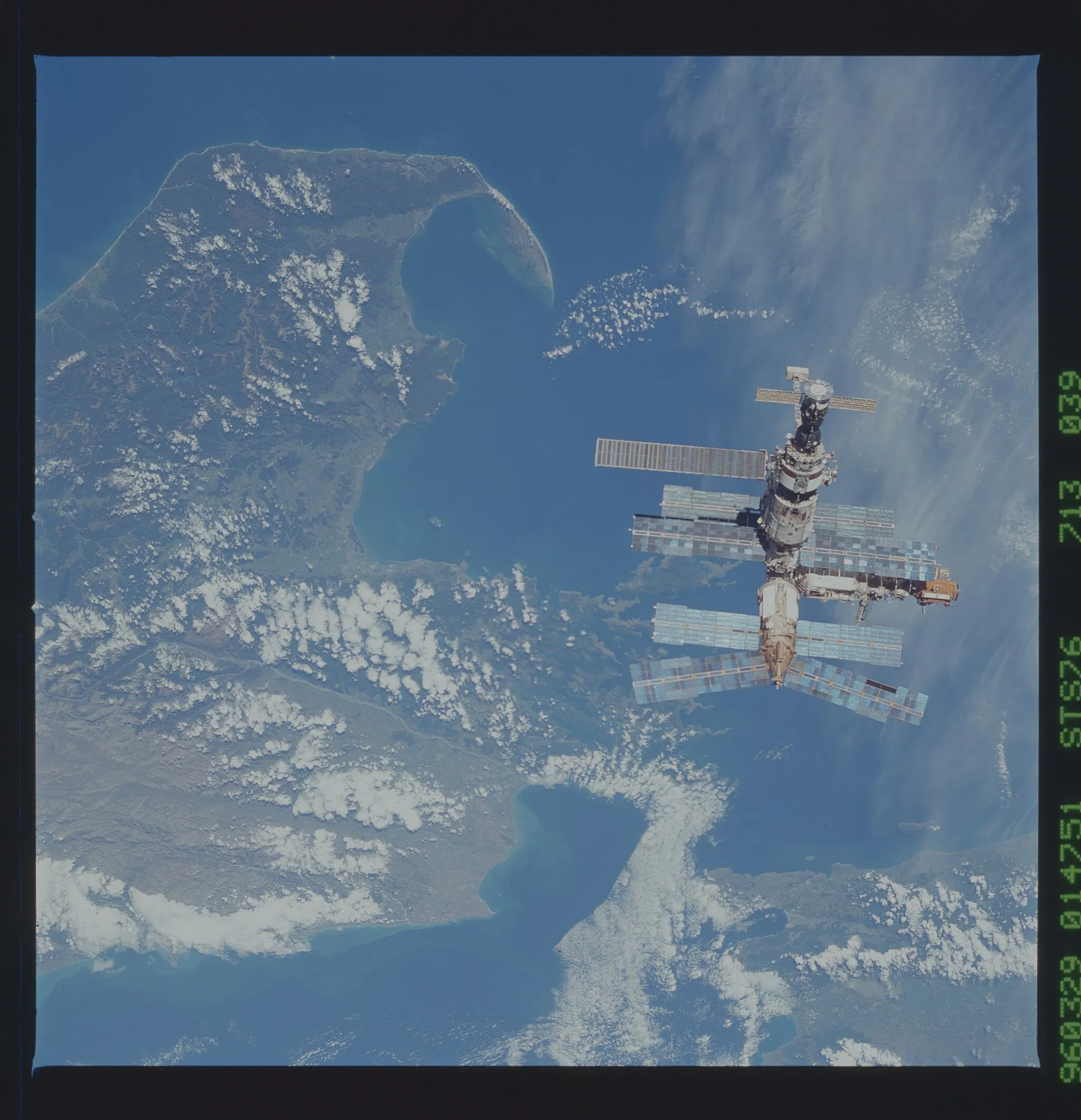 Photo showing: The original finding aid described this as: Description: Mir Space Station views after shuttle orbiter Atlantis undocked and during flyaround. View of the Mir space station from above with the Earth below during flyaround. Subject Terms: STS-76, ATLANTIS (ORBITER), MIR SPACE STATION, EARTH OBSERVATIONS (FROM SPACE) Date Taken: 3/29/1996 Categories: Mir Station Configuration Interior_Exterior: Exterior Ground_Orbit: On-orbit Original: Film - 70MM CT Preservation File Type: Tiff geon: NEW ZEALAND-SI feat: TASMAN BAY,COOK STR.,MIR lat: -41 lon: 173.5 tilt: 17 cldp: 15 nlat: -40 nlon: 173.1 dir: S azi: 334 alt: 215 elev: 44