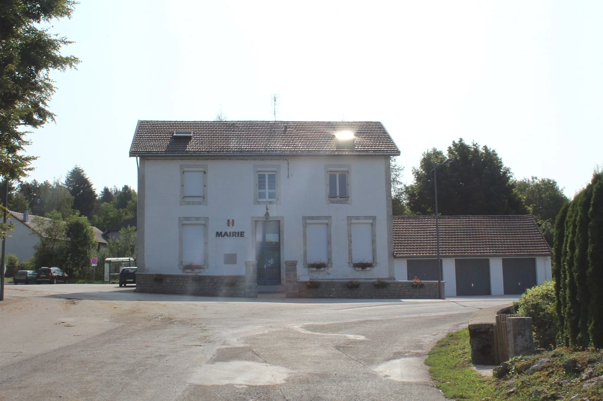 Photo showing: Mairie de Moutoux.