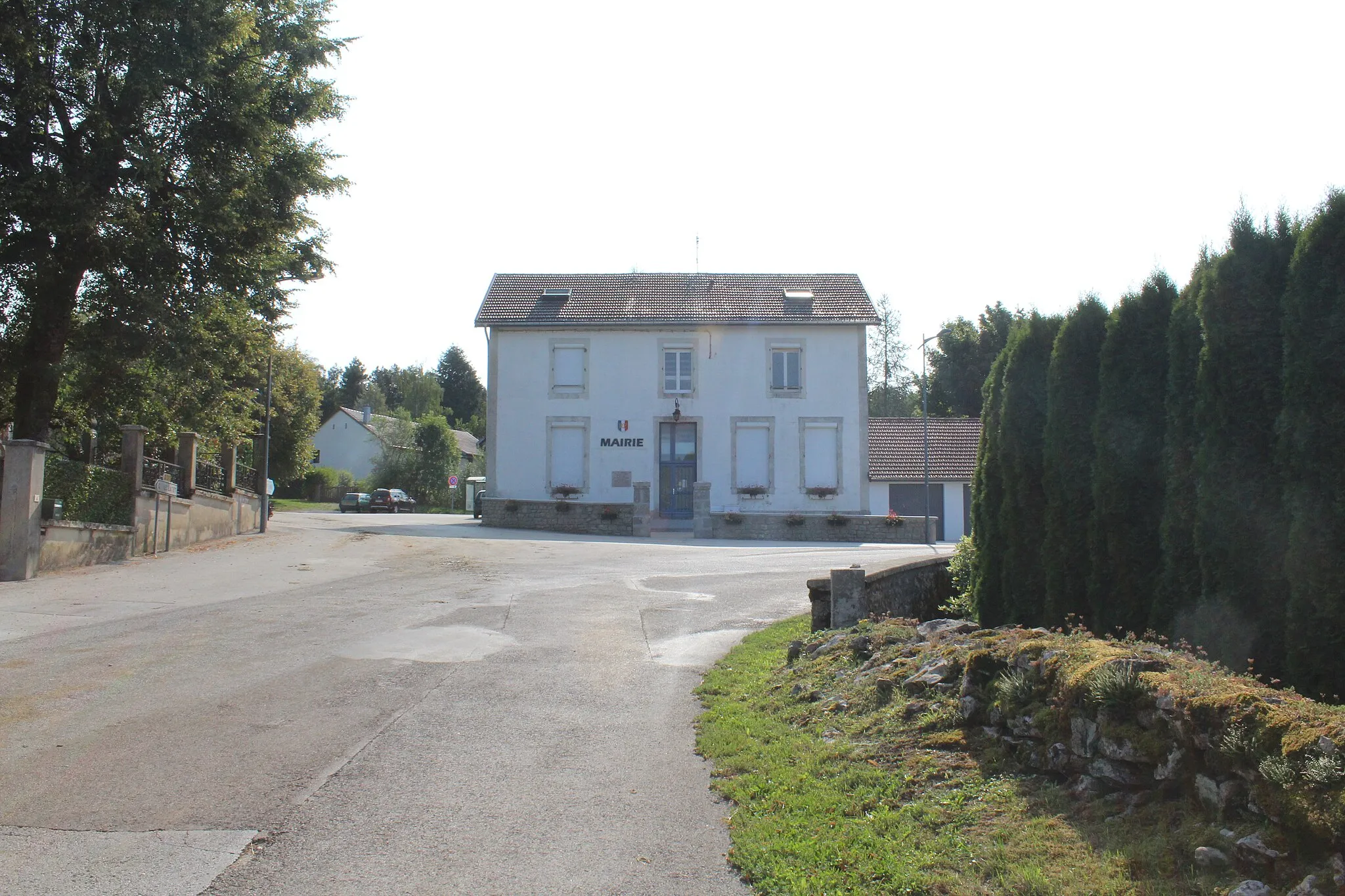 Photo showing: Mairie de Moutoux.