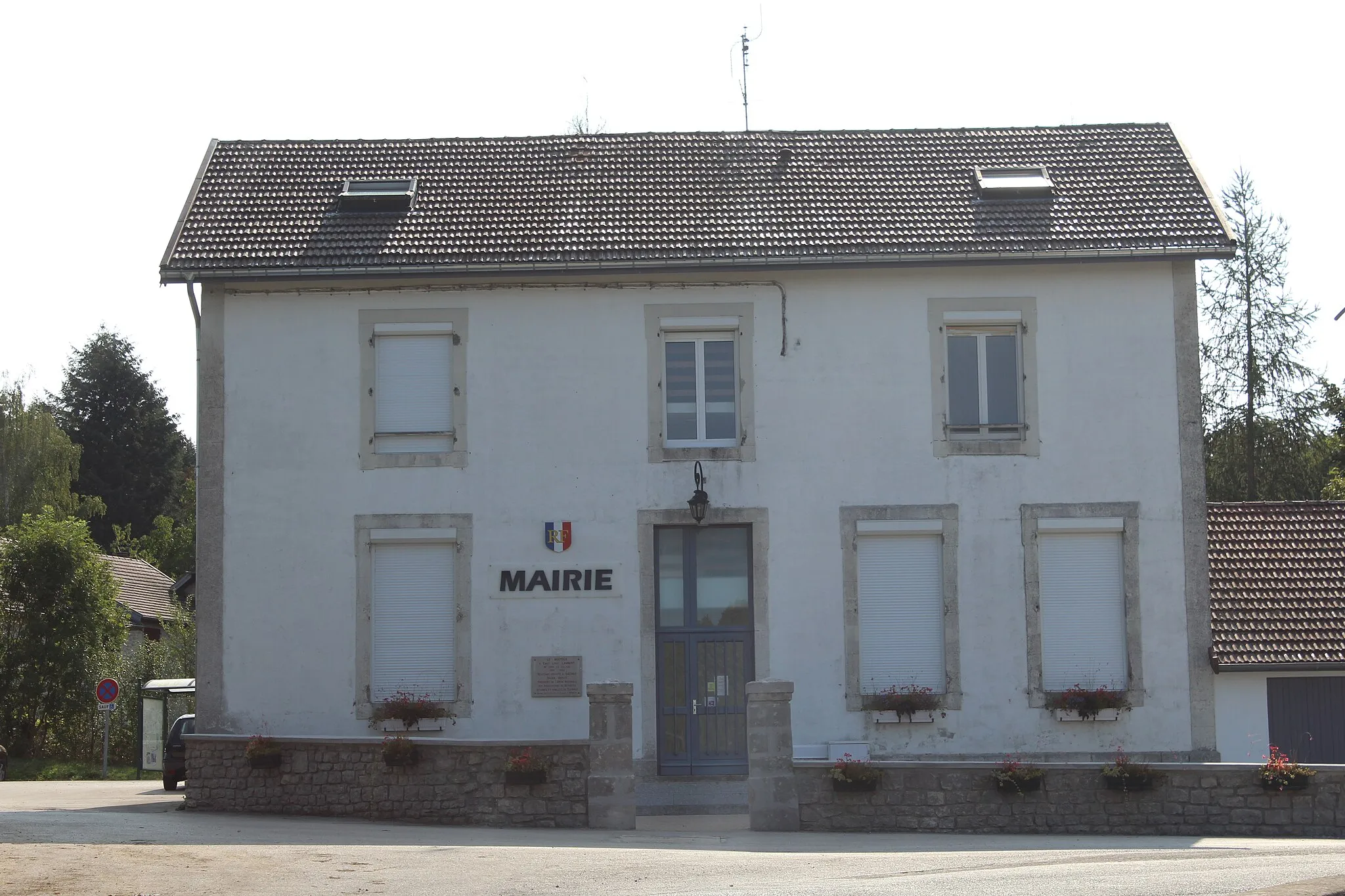 Photo showing: Mairie de Moutoux.