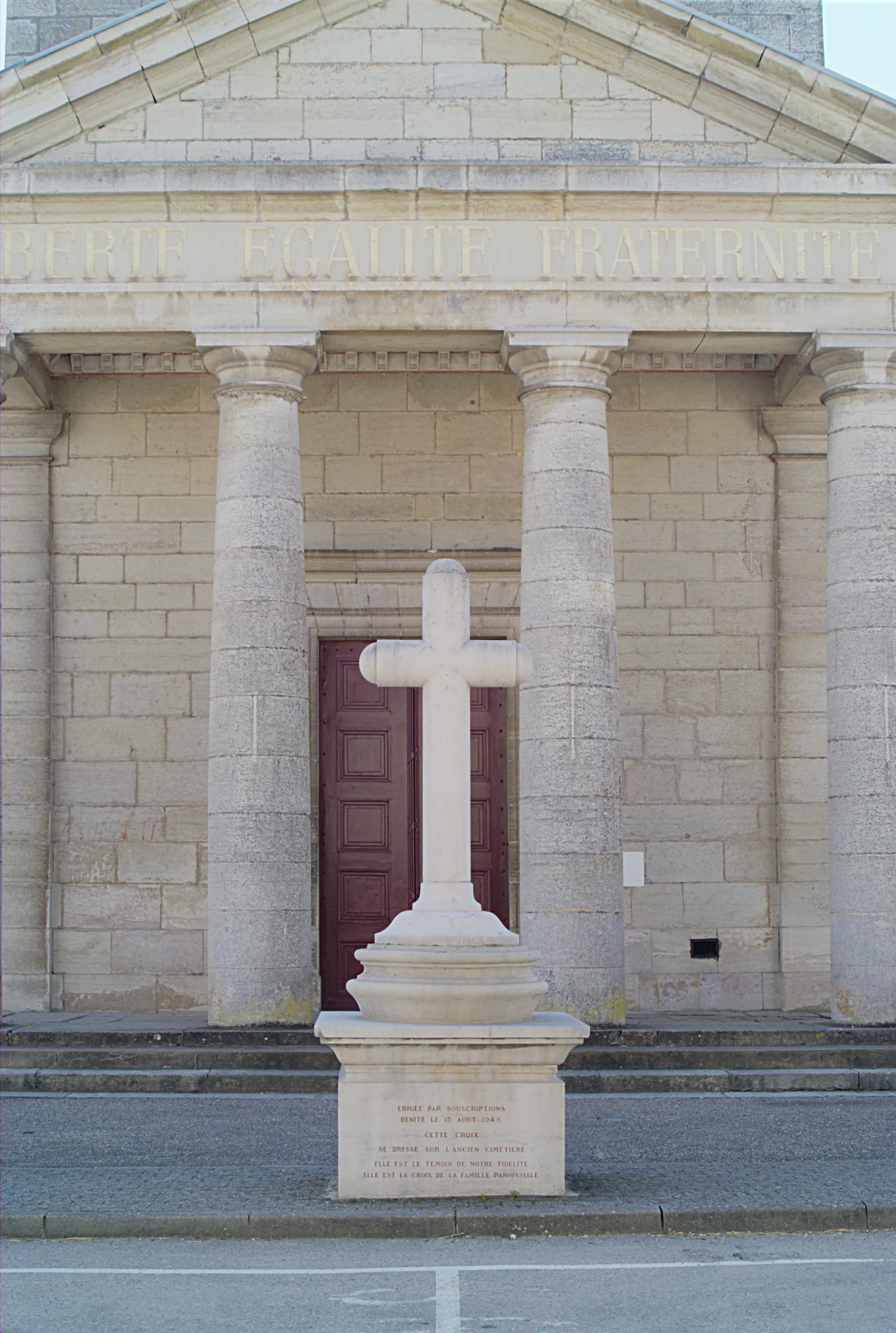 Photo showing: Croix de chemin, Saint-Aubin (Jura, Franche-Comté, France)