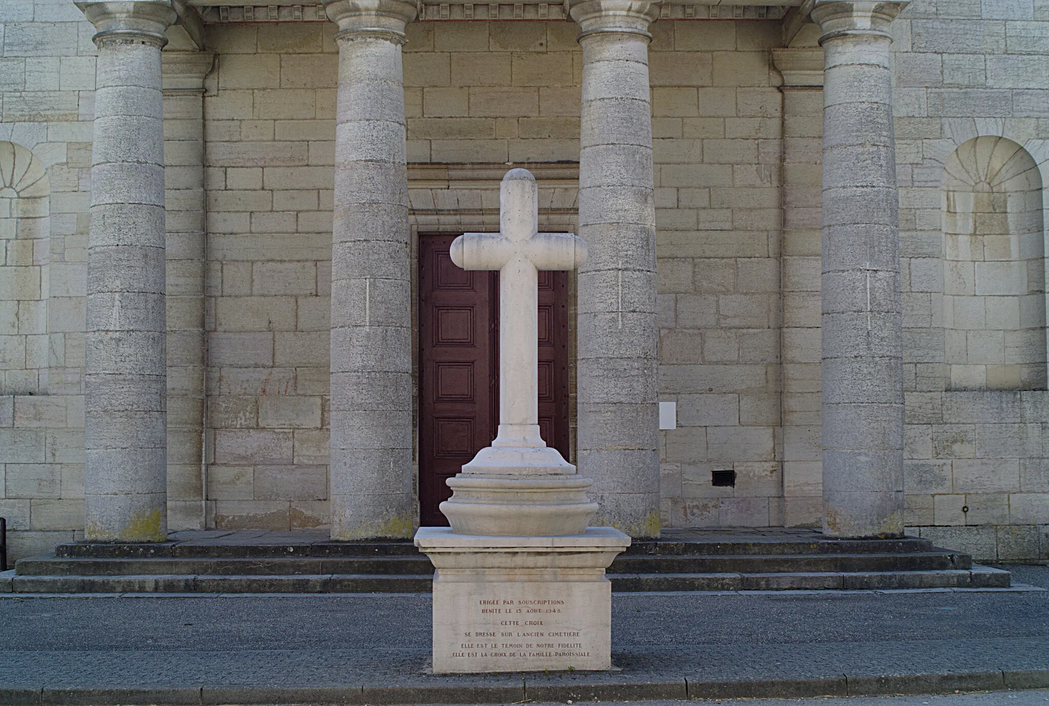Photo showing: Croix de chemin, Saint-Aubin (Jura, Franche-Comté, France)