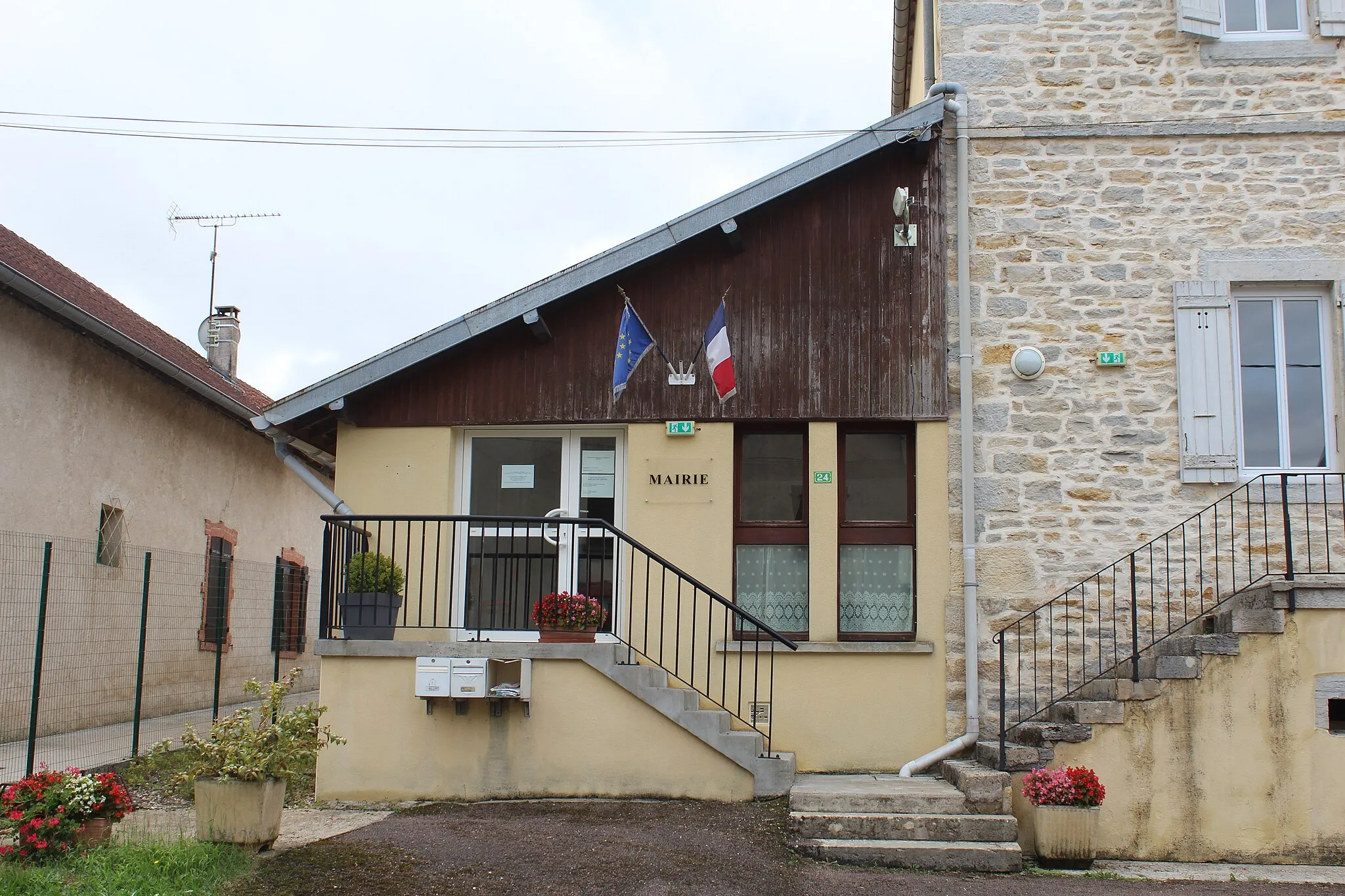 Photo showing: Mairie de Séligney.