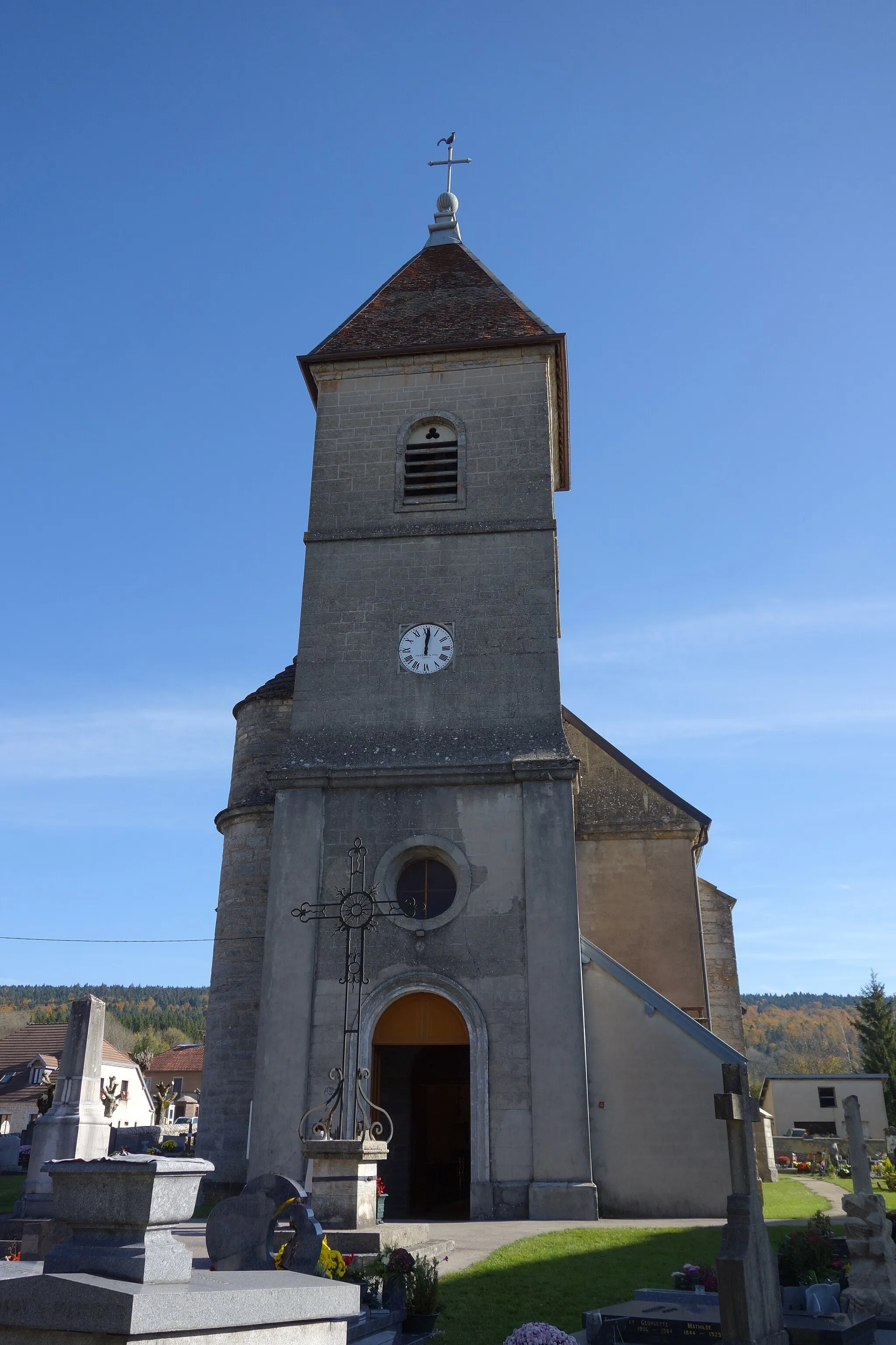 Photo showing: Saint-Germain-en-Montagne (Jura) façade de l'église