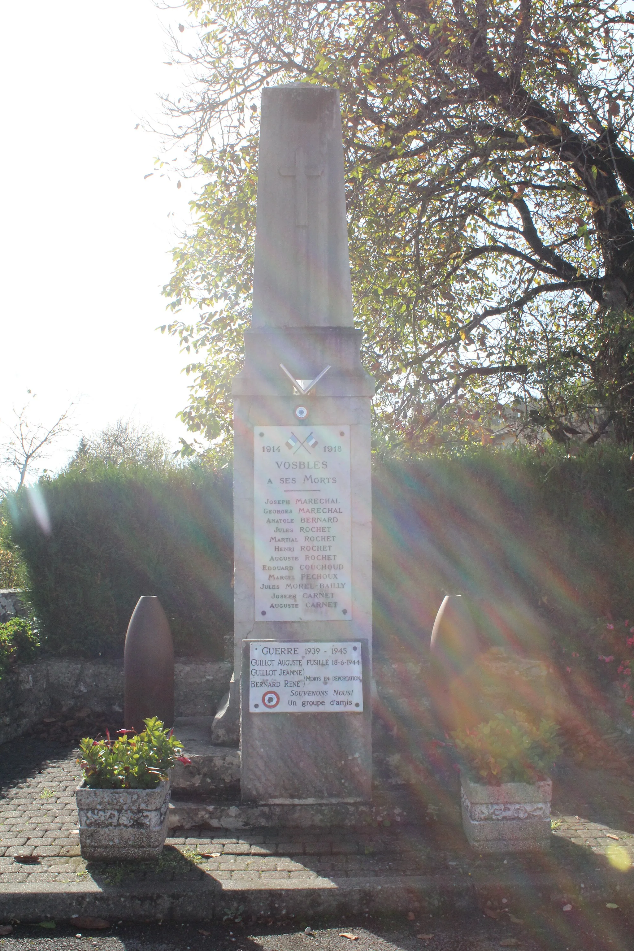 Photo showing: Monument aux morts de Vosbles.