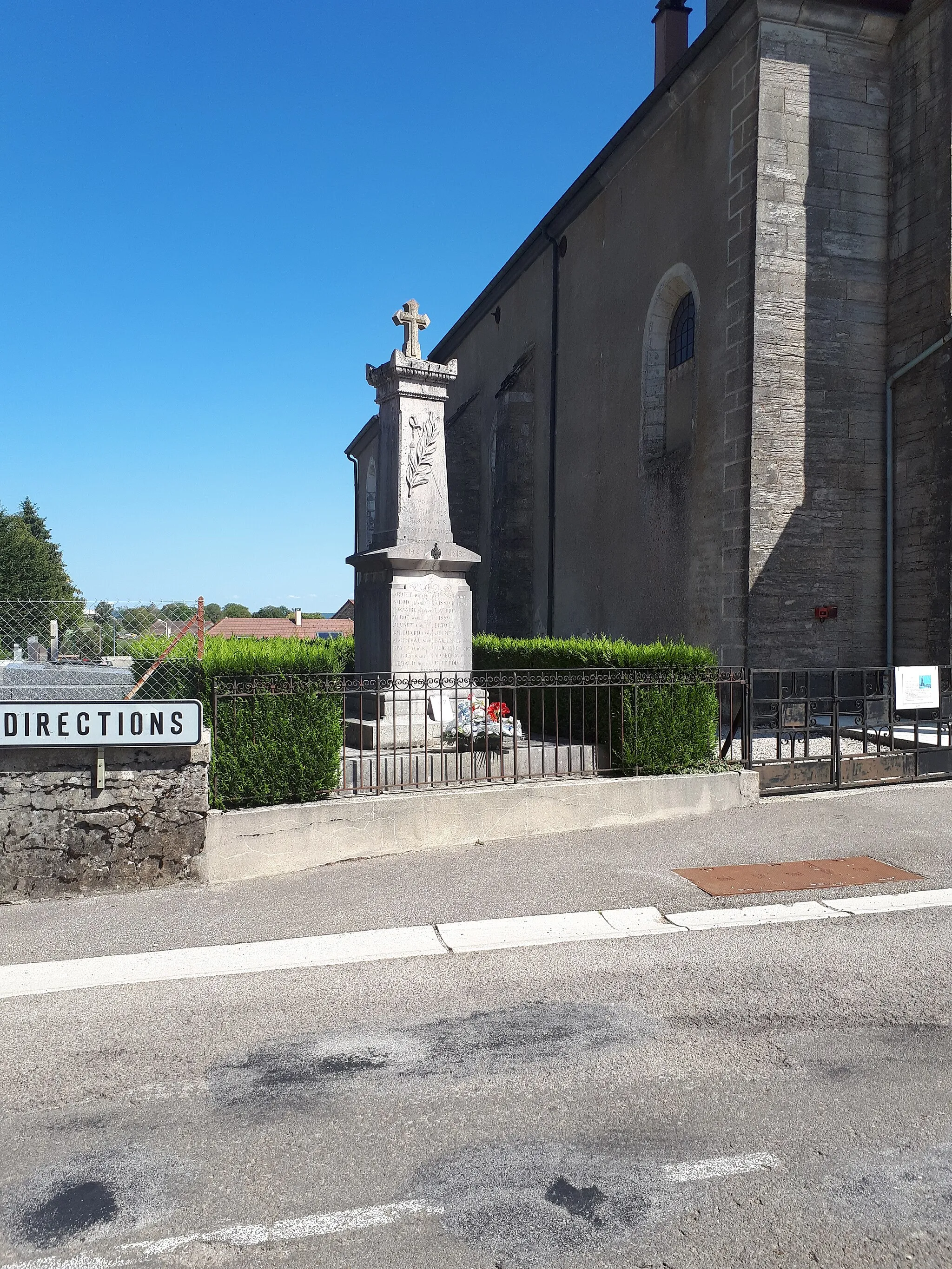 Photo showing: Monuments aux morts de Valempoulières.